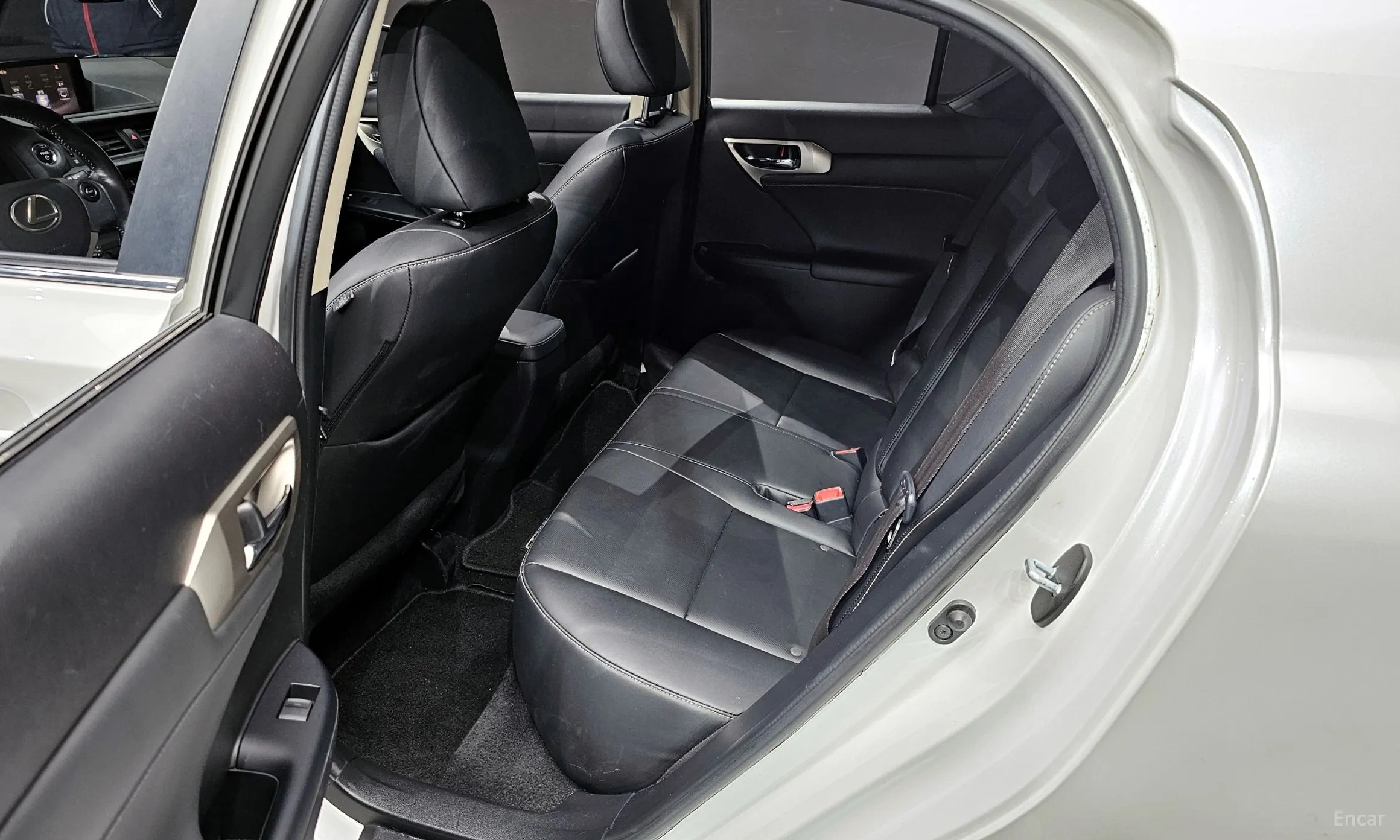 Lexus CT200h превью 12