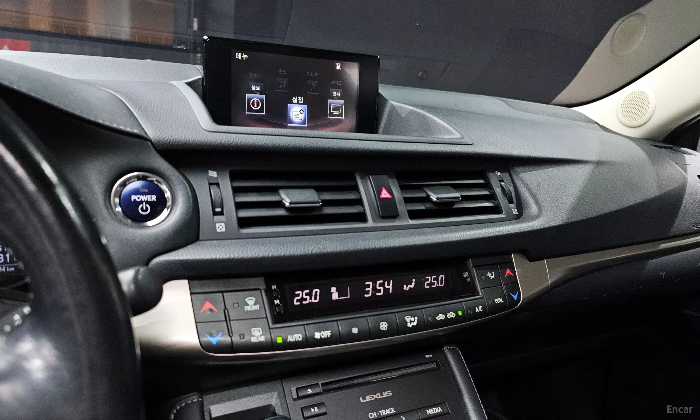 Lexus CT200h превью 14