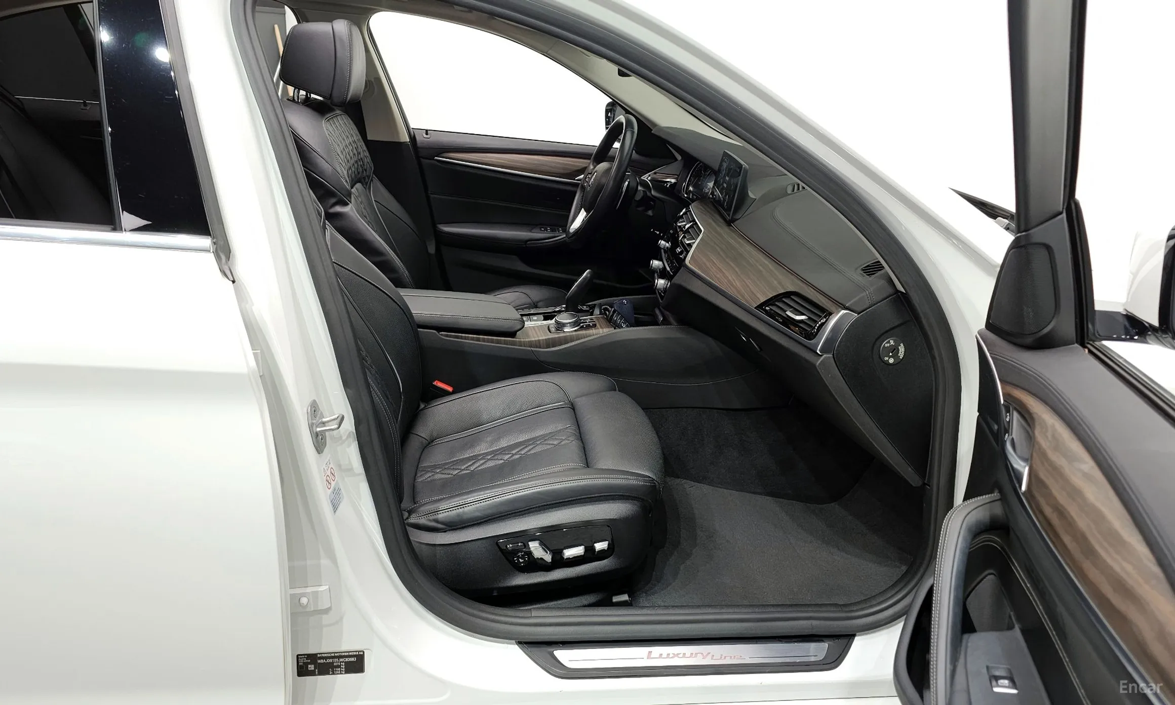 BMW 5 Series (G30) превью 11