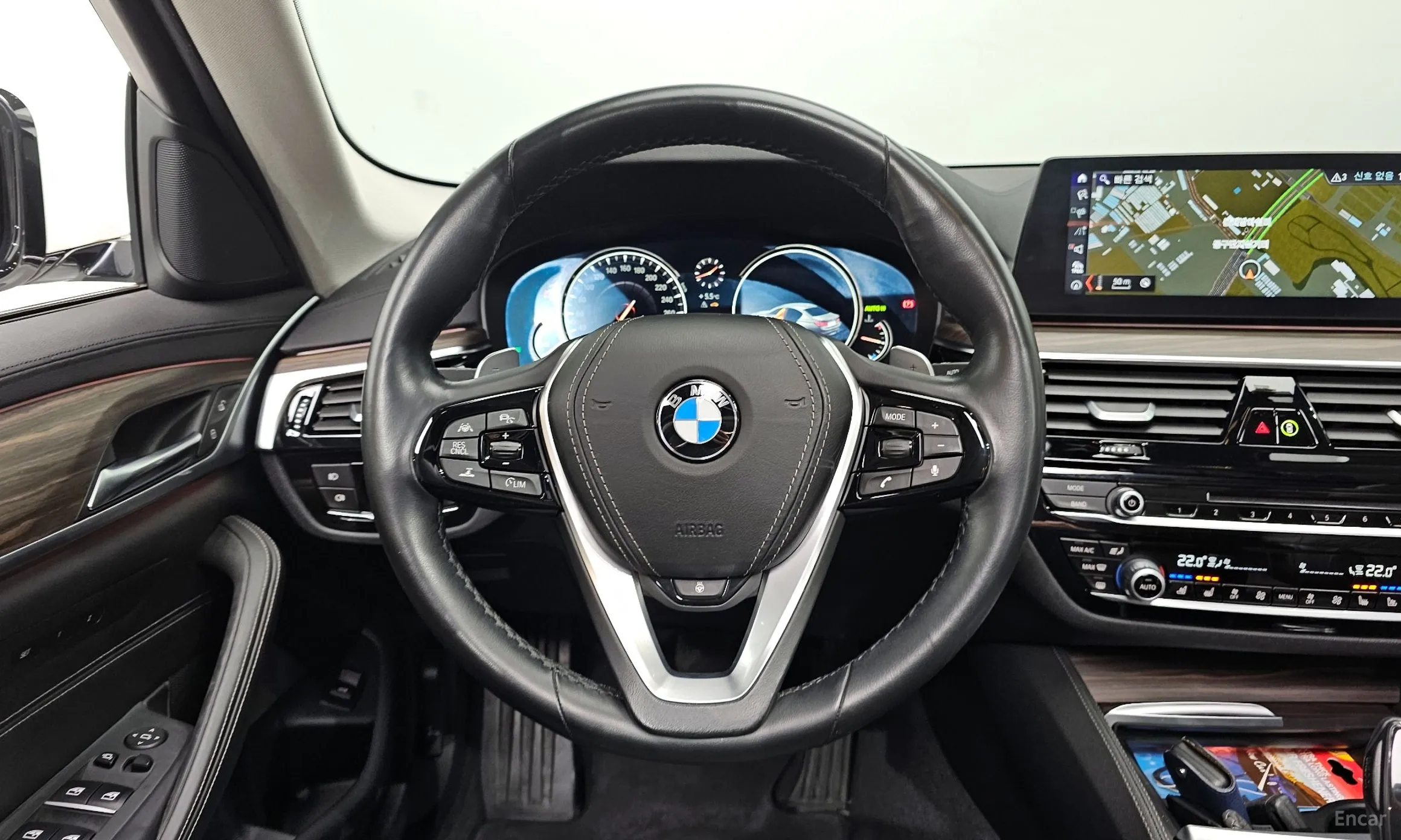 BMW 5 Series (G30) превью 13