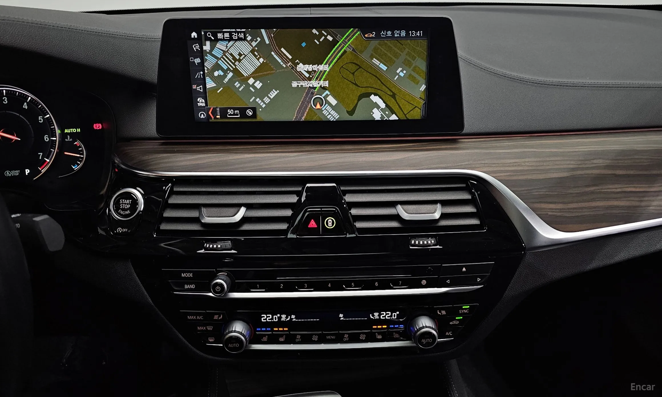 BMW 5 Series (G30) превью 14