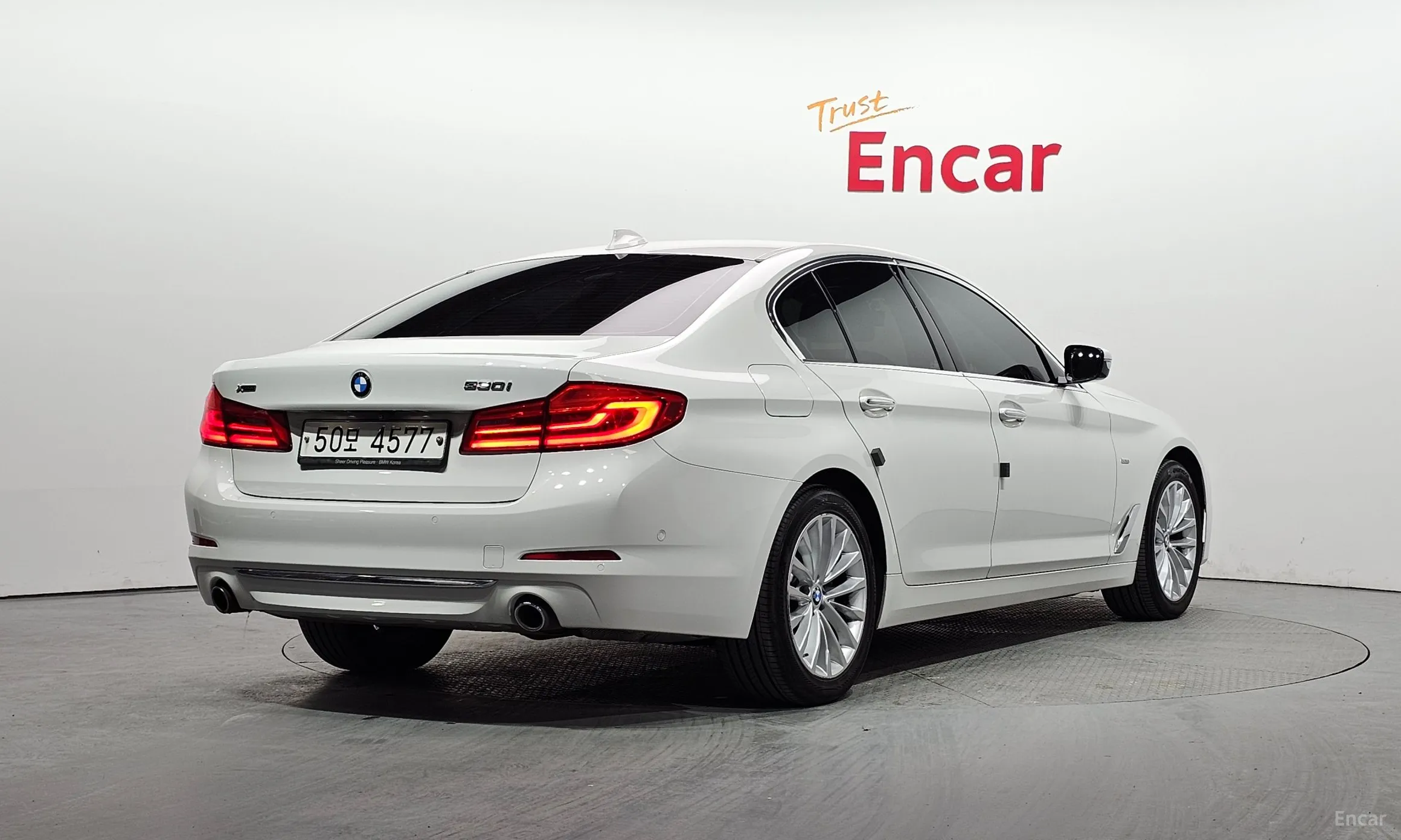 BMW 5 Series (G30) превью 2