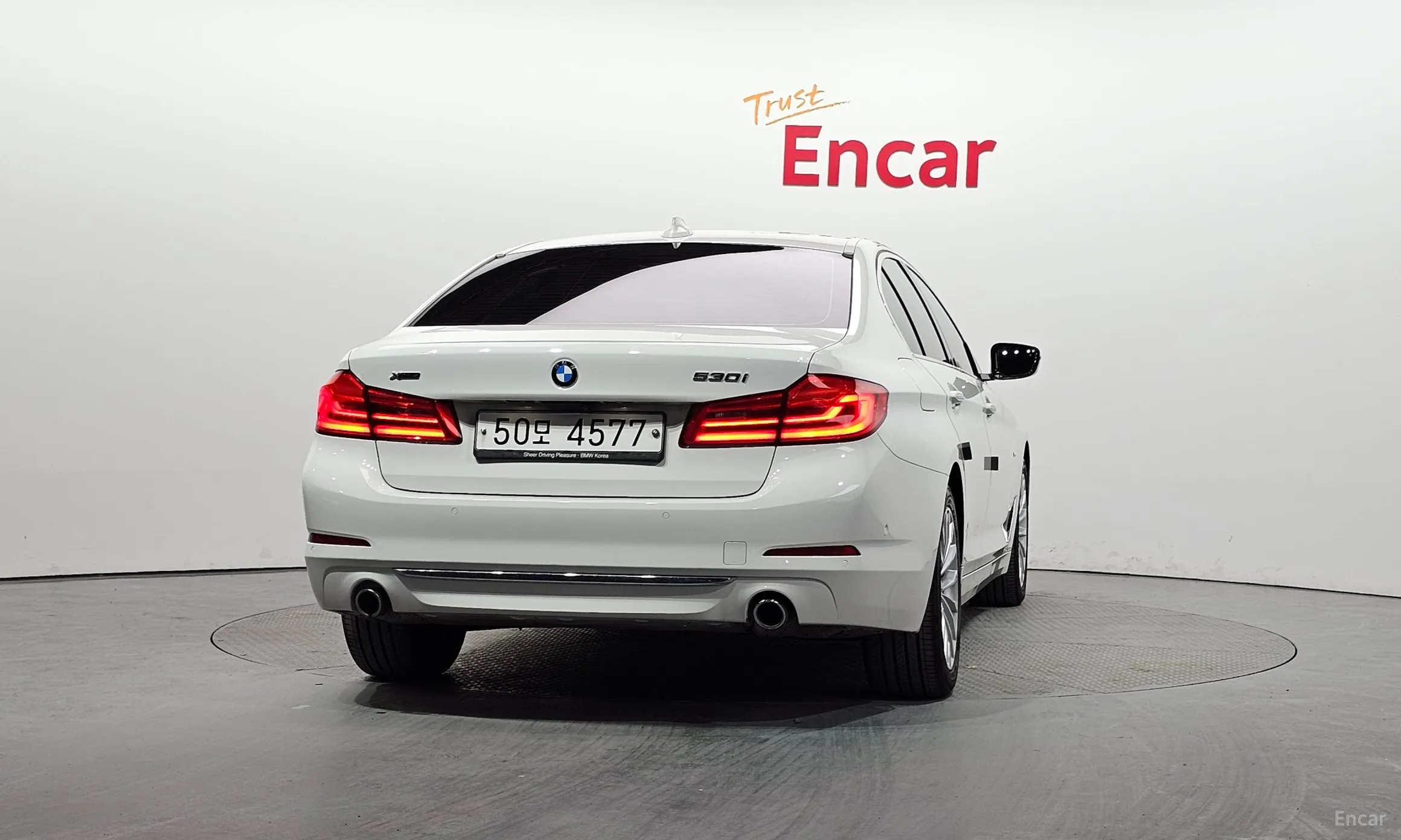 BMW 5 Series (G30) превью 4
