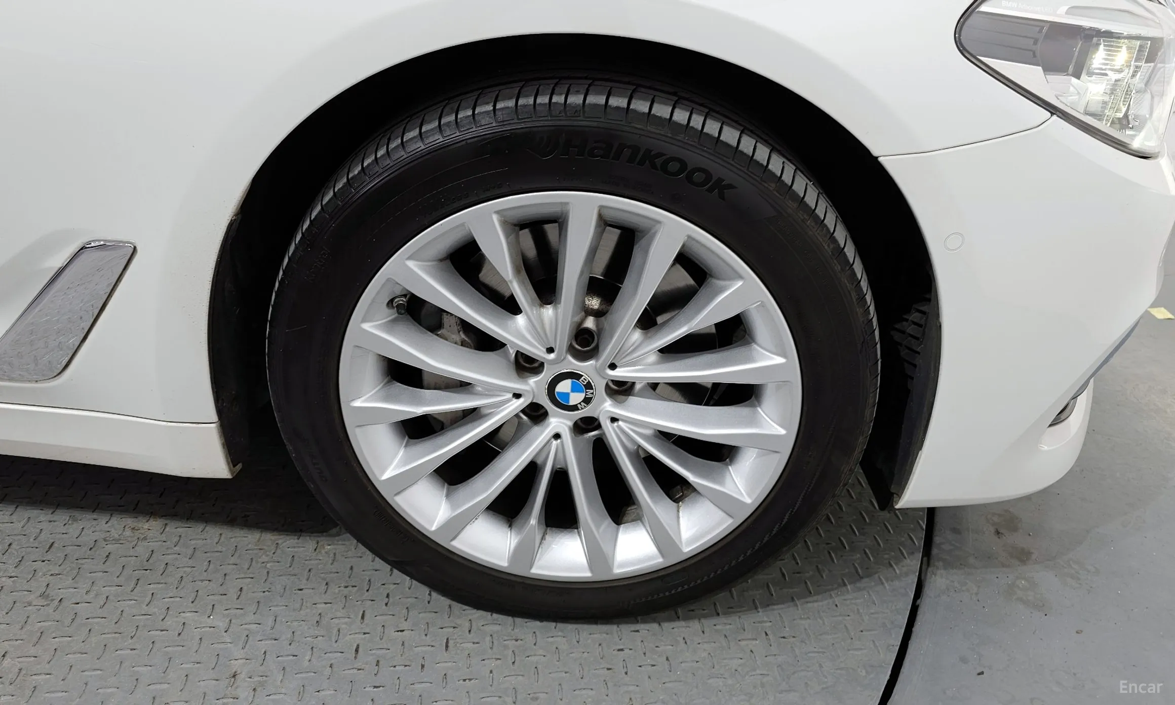 BMW 5 Series (G30) превью 5