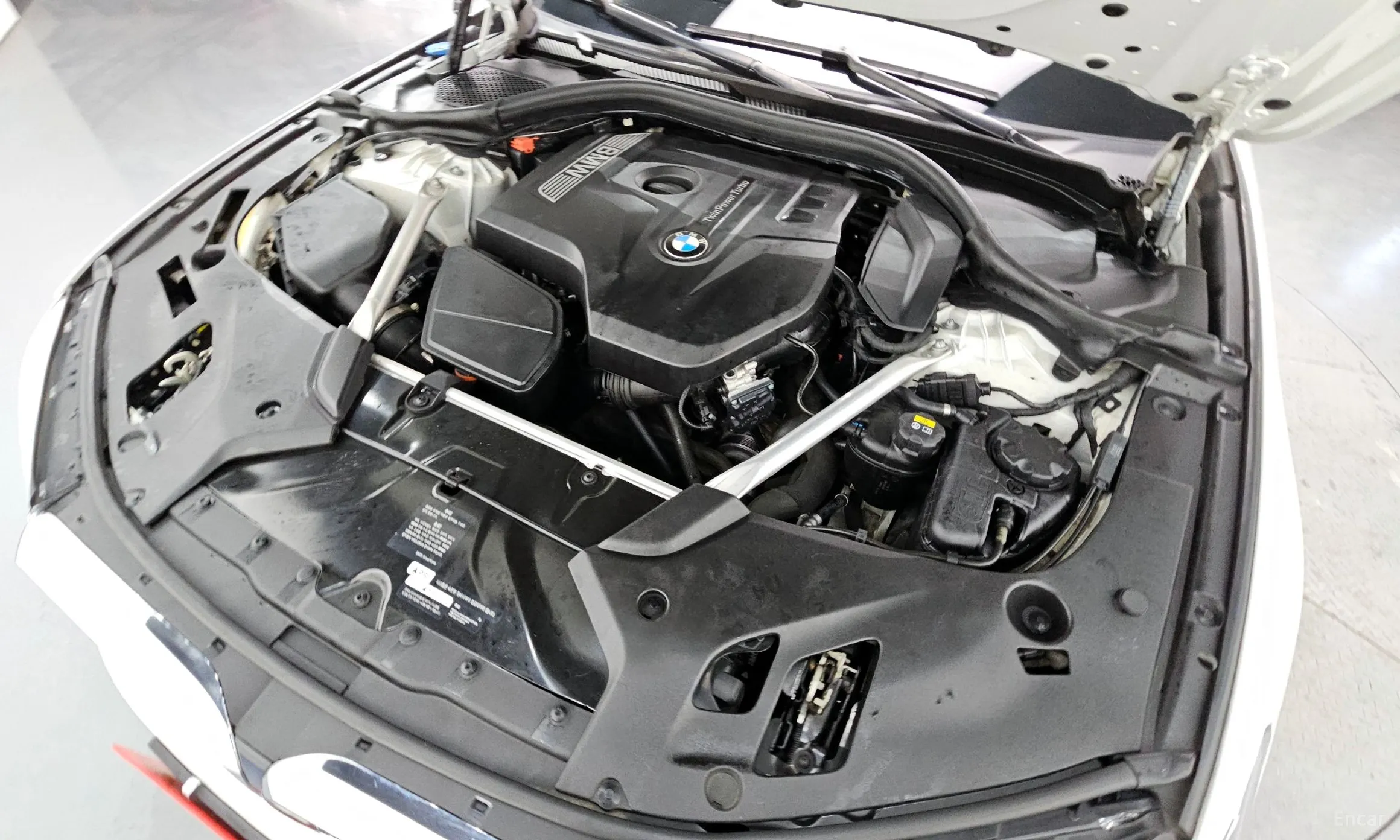 BMW 5 Series (G30) превью 6