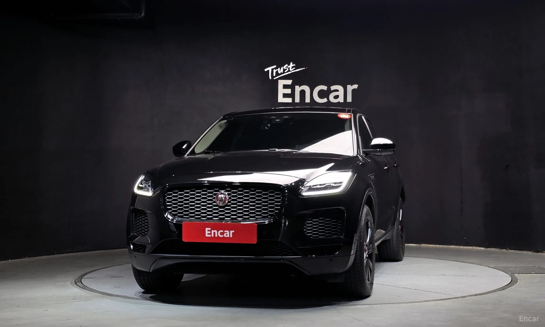 Jaguar E-PACE превью 3