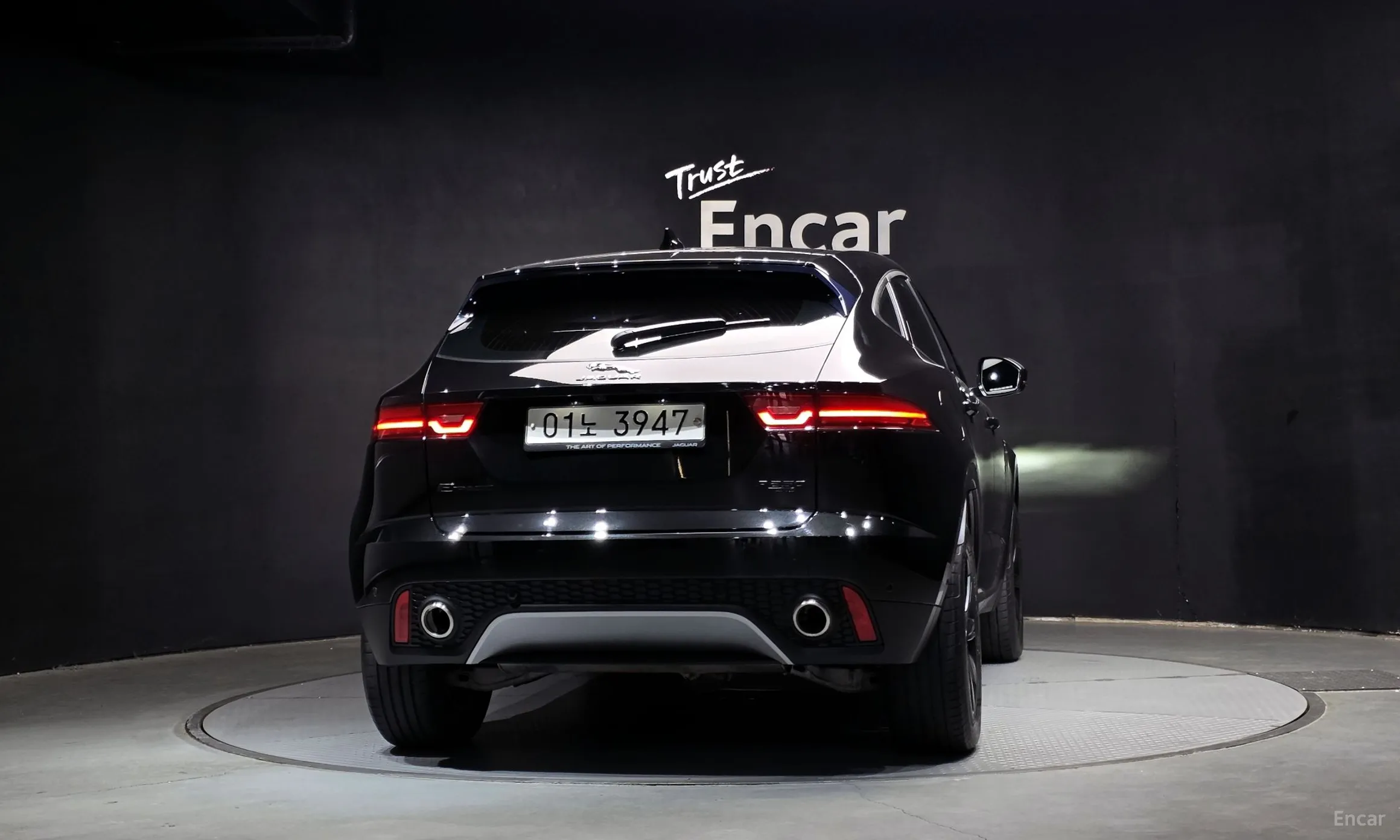 Jaguar E-PACE превью 4