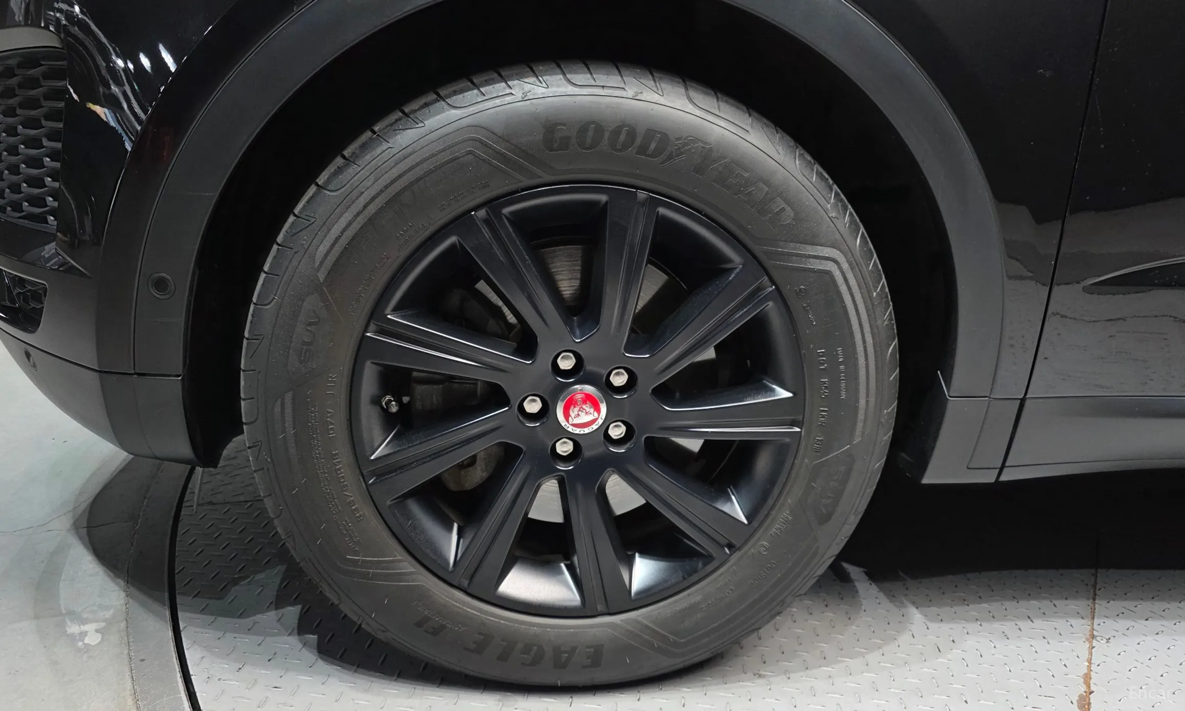 Jaguar E-PACE превью 5