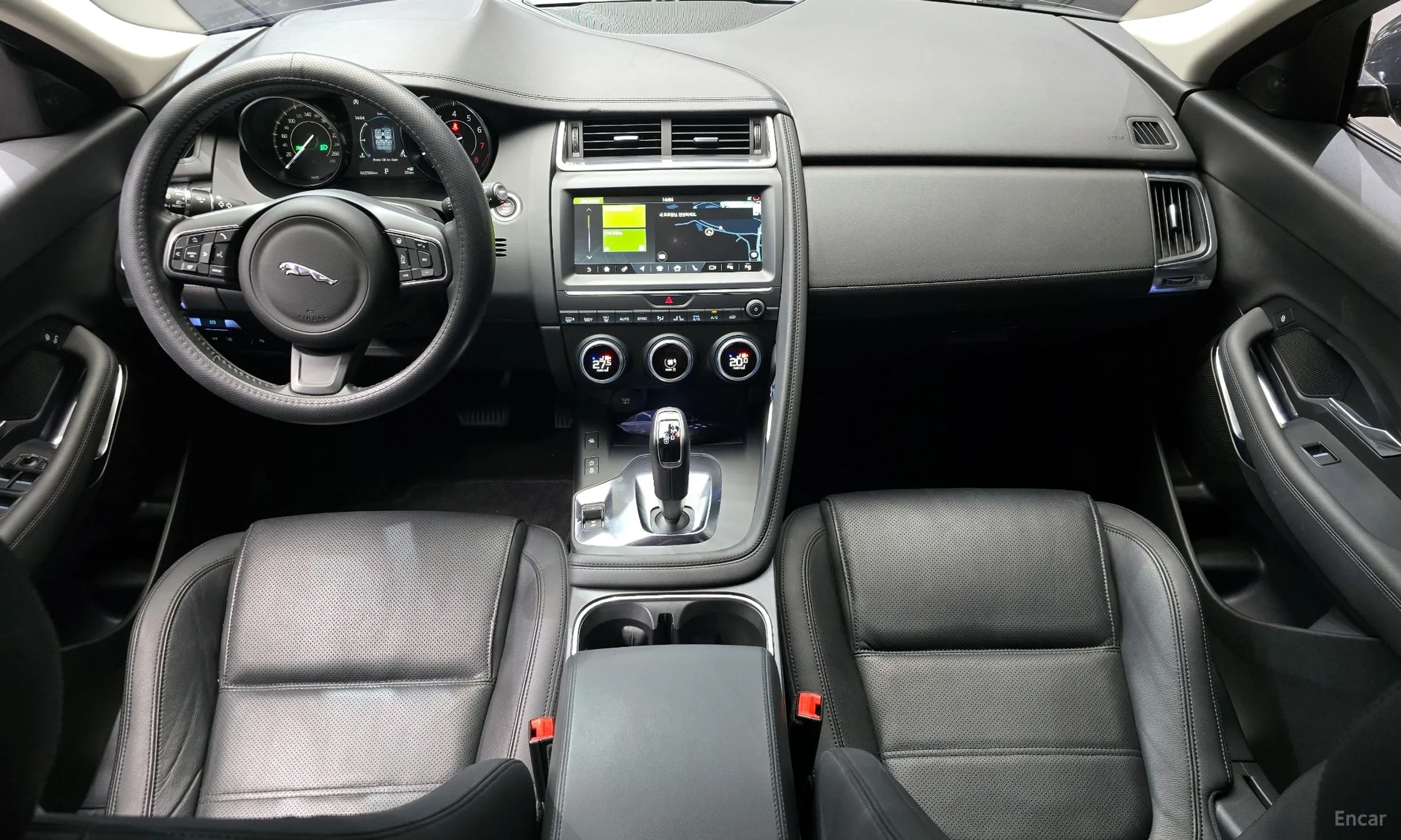 Jaguar E-PACE превью 7