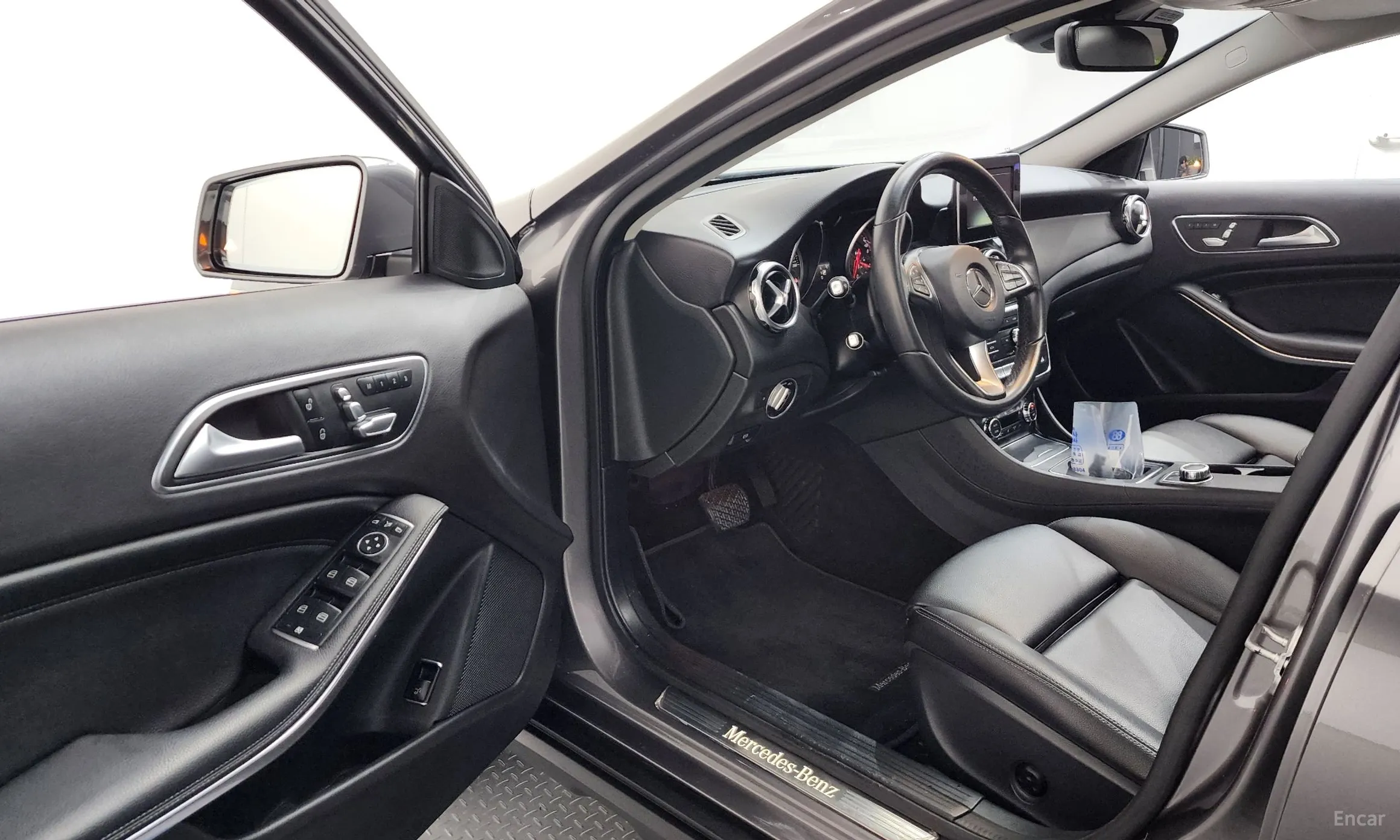 Mercedes Benz GLA-Class X156 превью 10