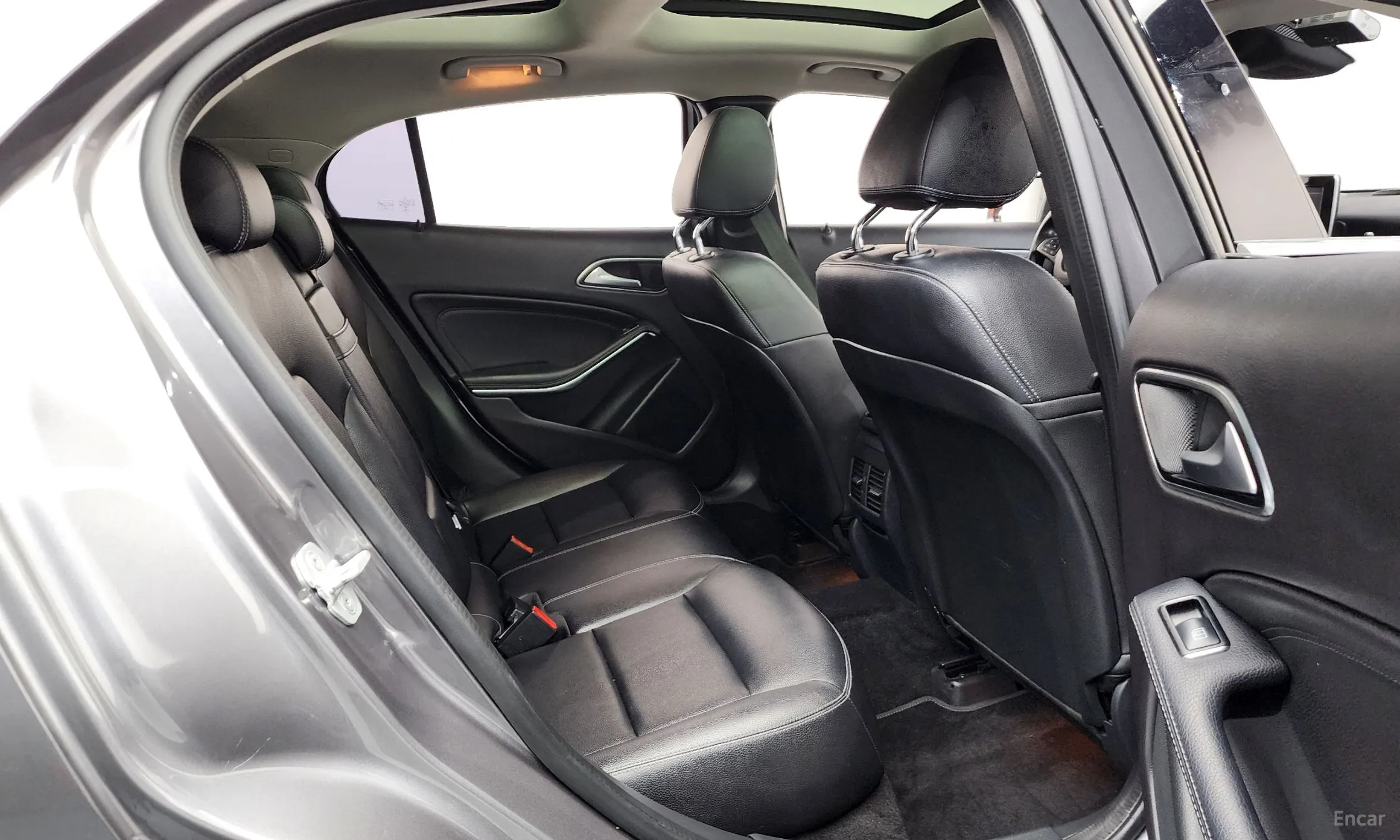 Mercedes Benz GLA-Class X156 превью 12