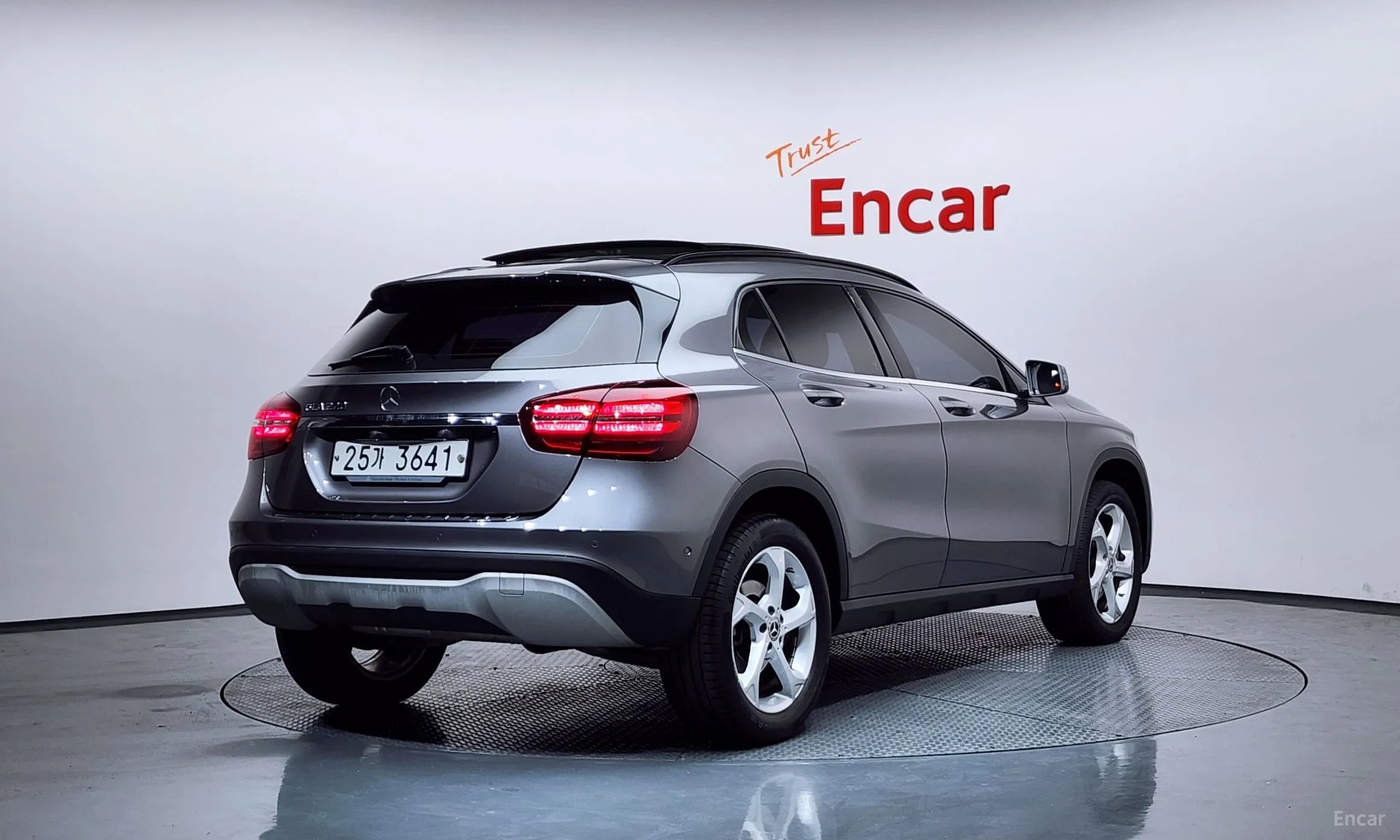 Mercedes Benz GLA-Class X156