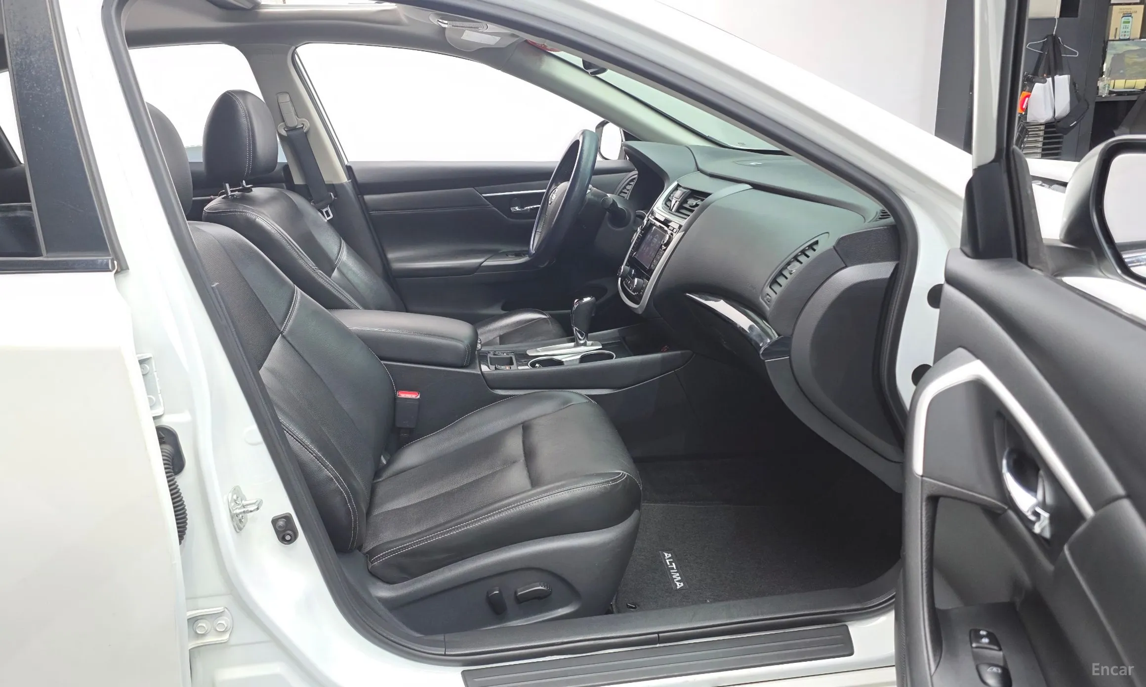 Nissan Altima превью 10