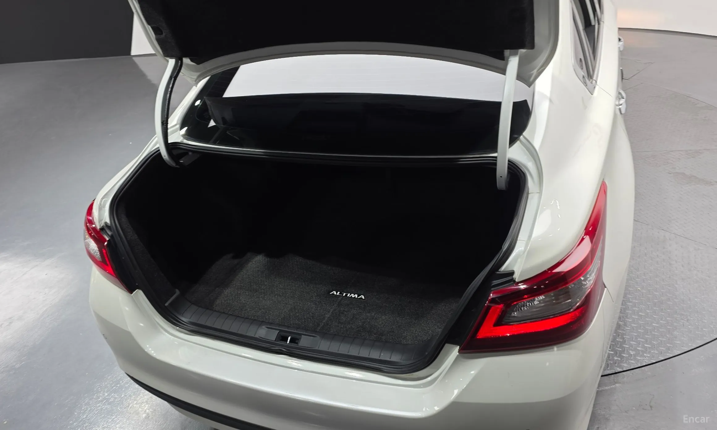 Nissan Altima превью 20