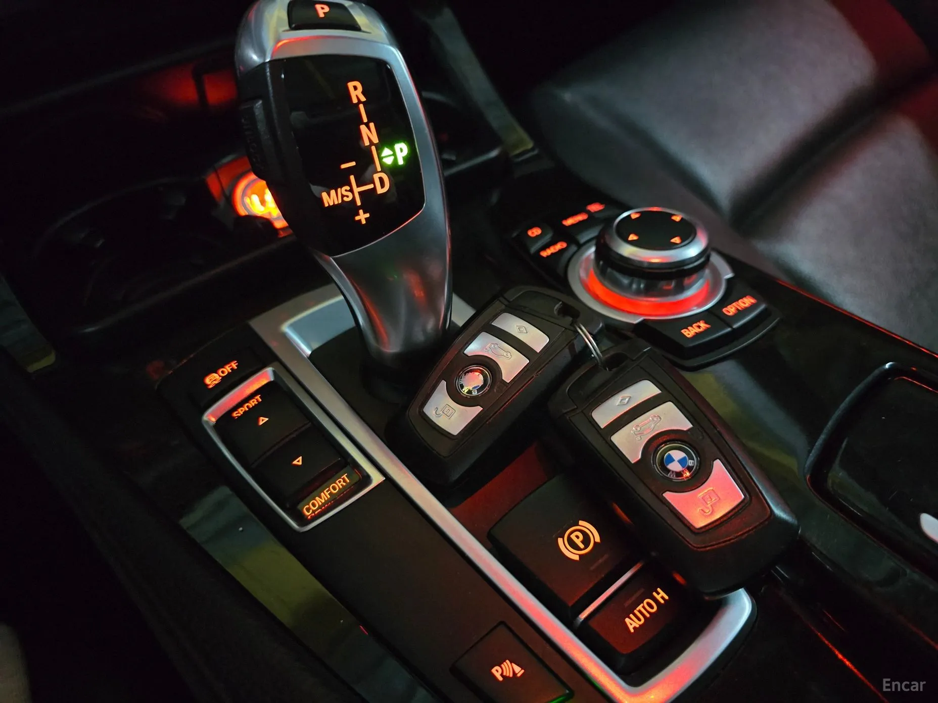BMW 5 Series (F10) превью 10