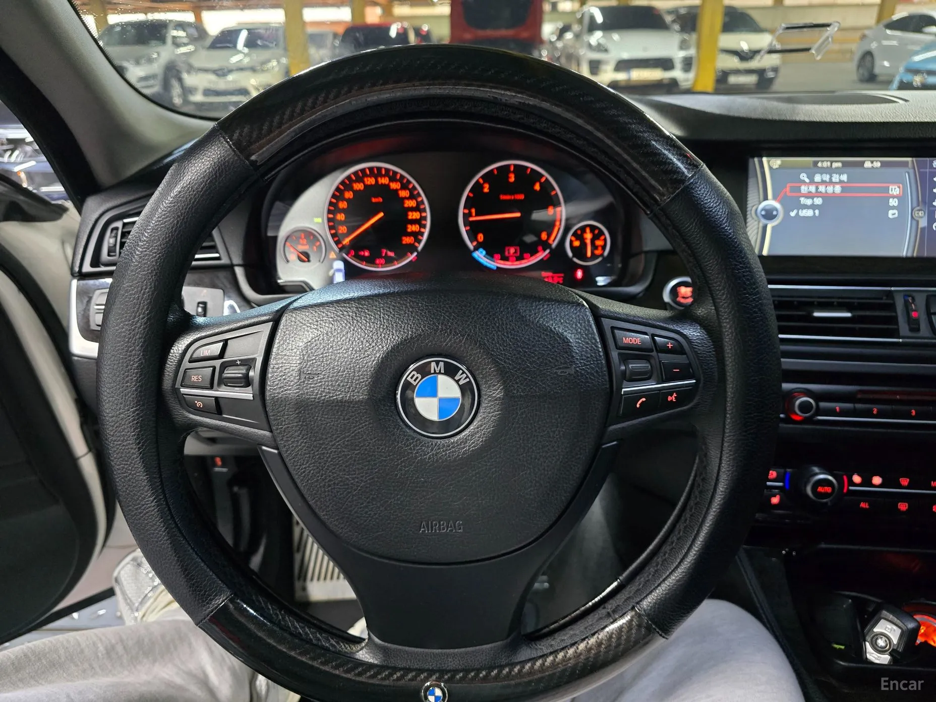 BMW 5 Series (F10) превью 15