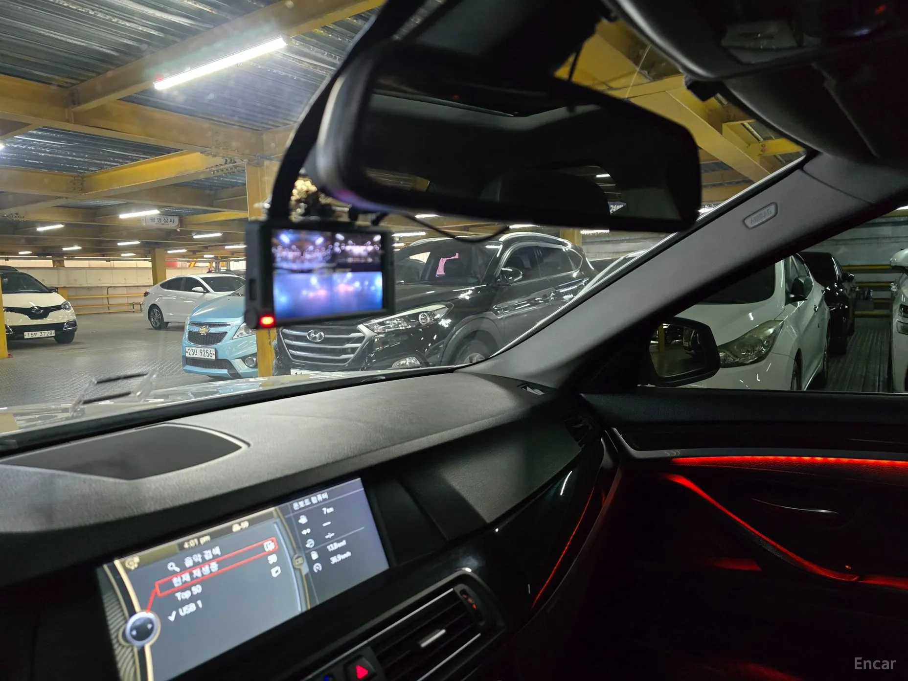 BMW 5 Series (F10) превью 16