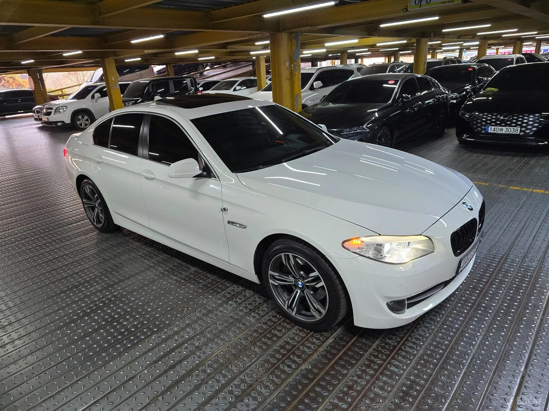 BMW 5 Series (F10) превью 4