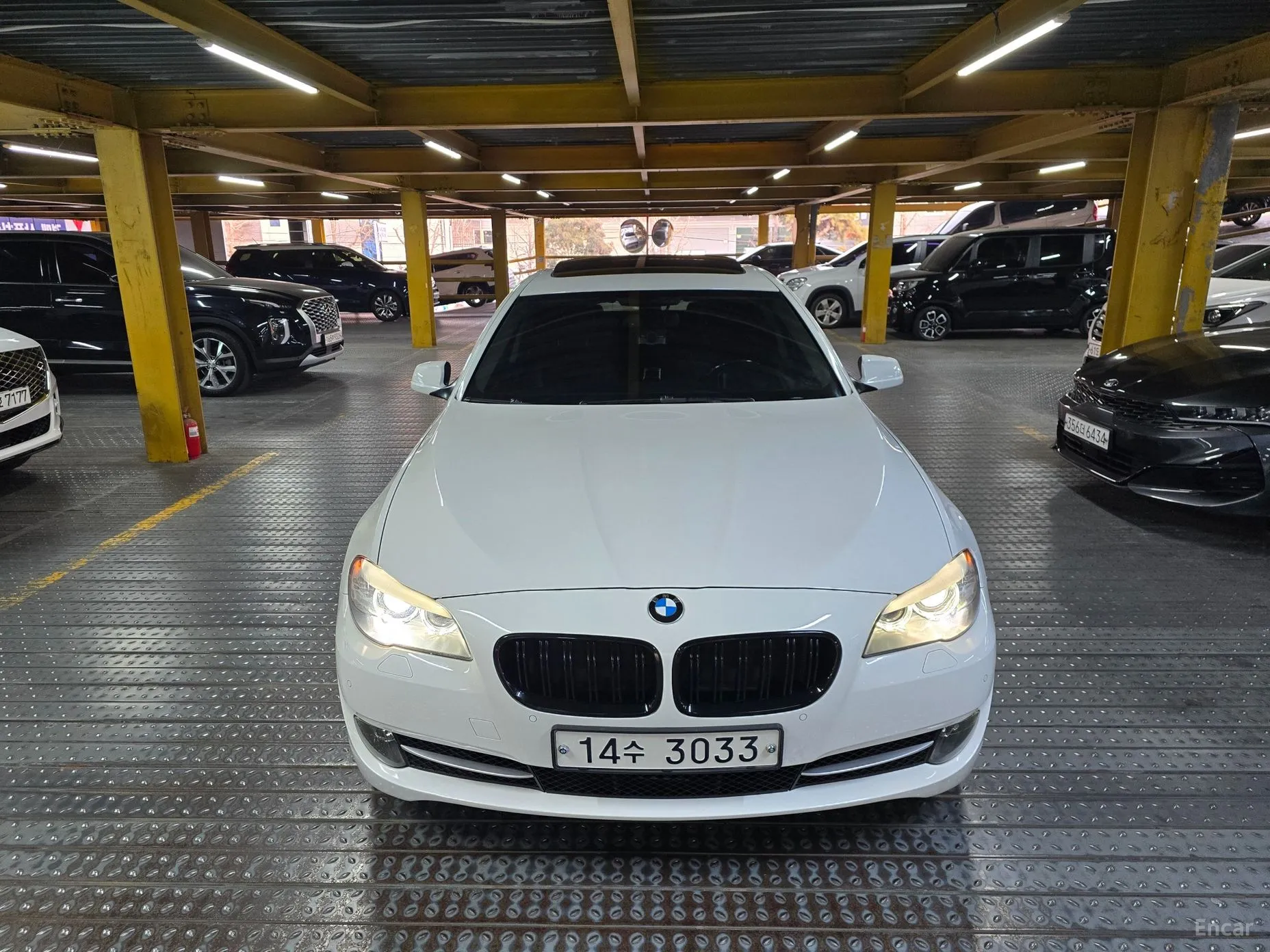 BMW 5 Series (F10) превью 5