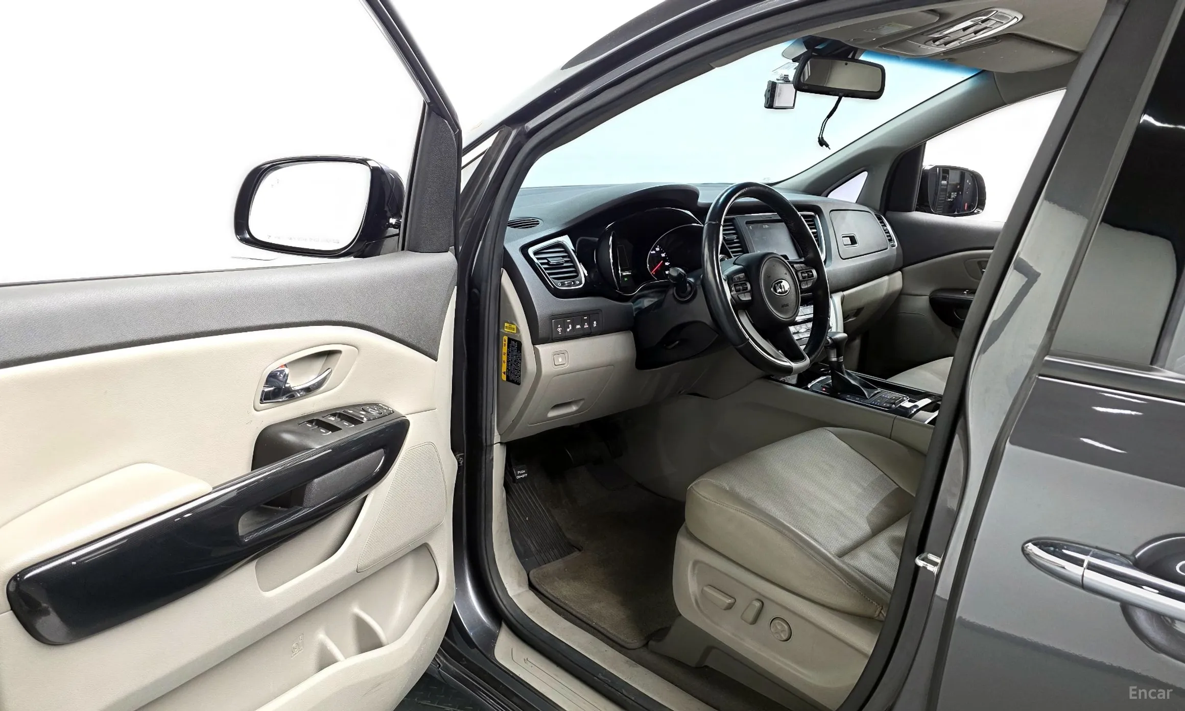 Kia Carnival превью 10