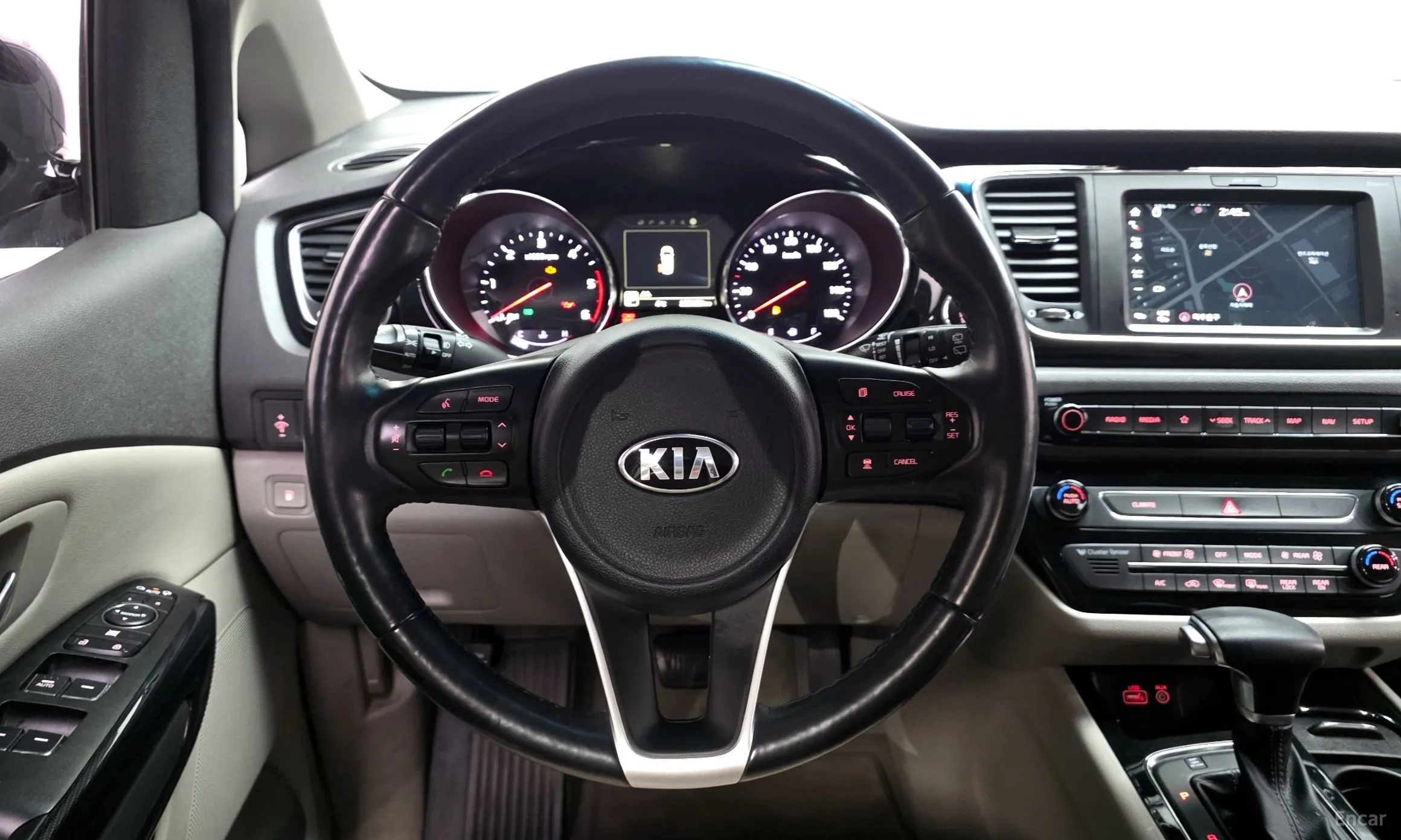 Kia Carnival превью 14