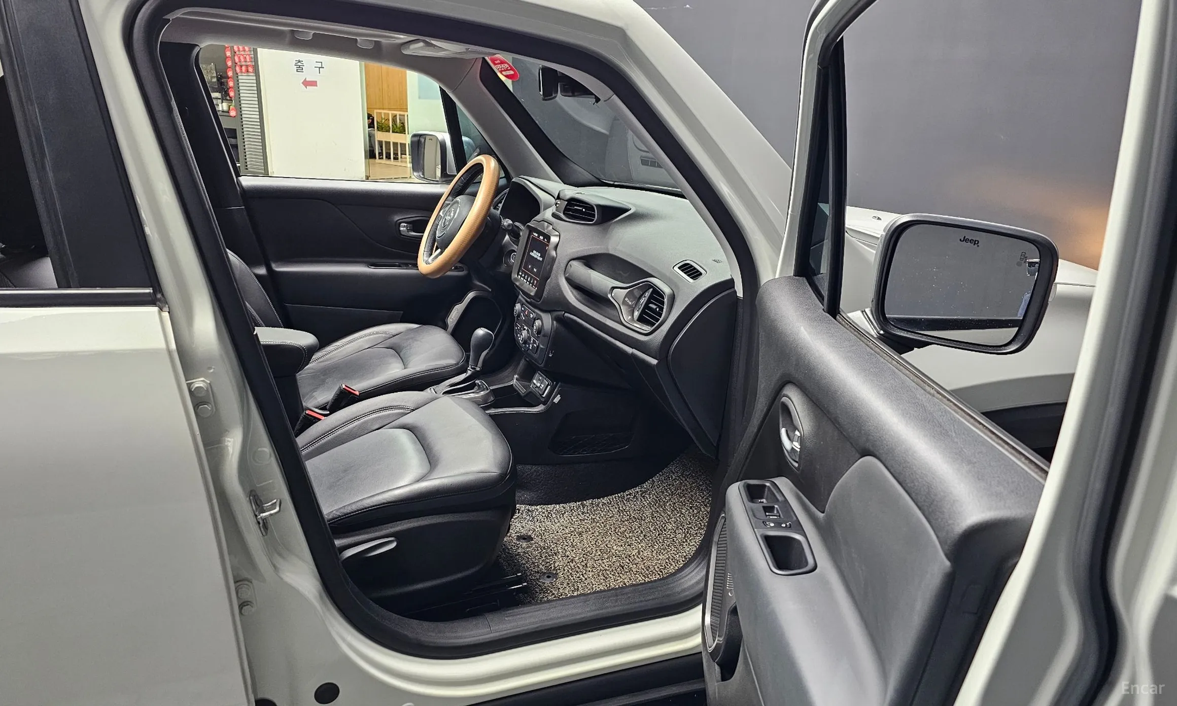 Jeep Renegade превью 10