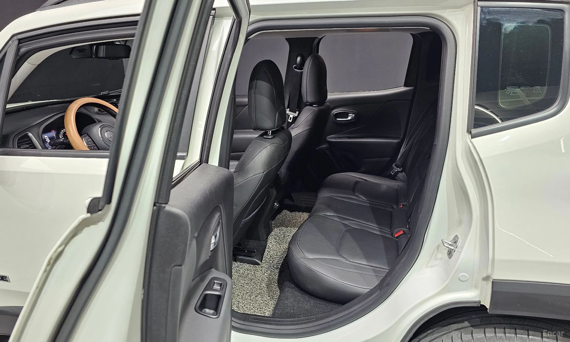 Jeep Renegade превью 12
