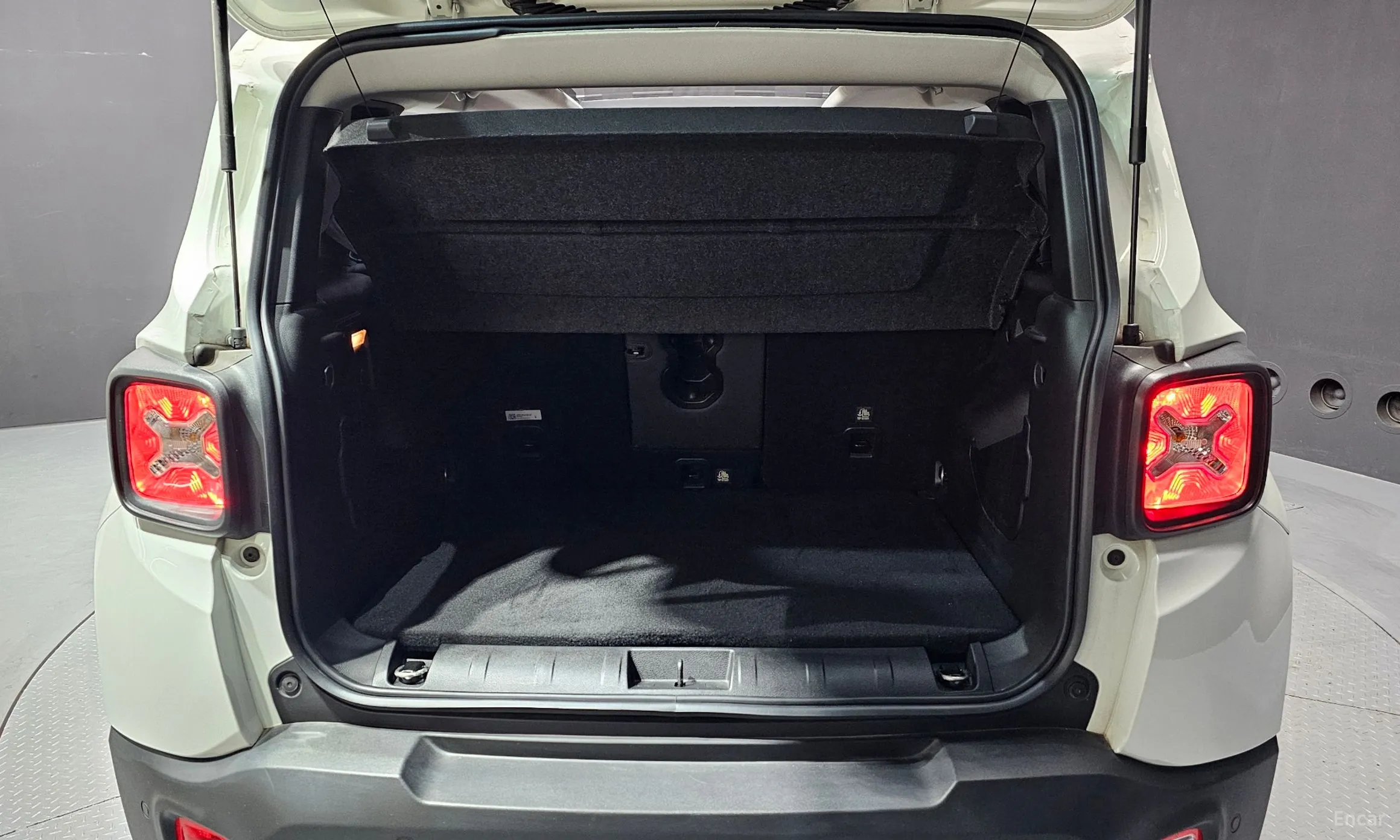 Jeep Renegade превью 20