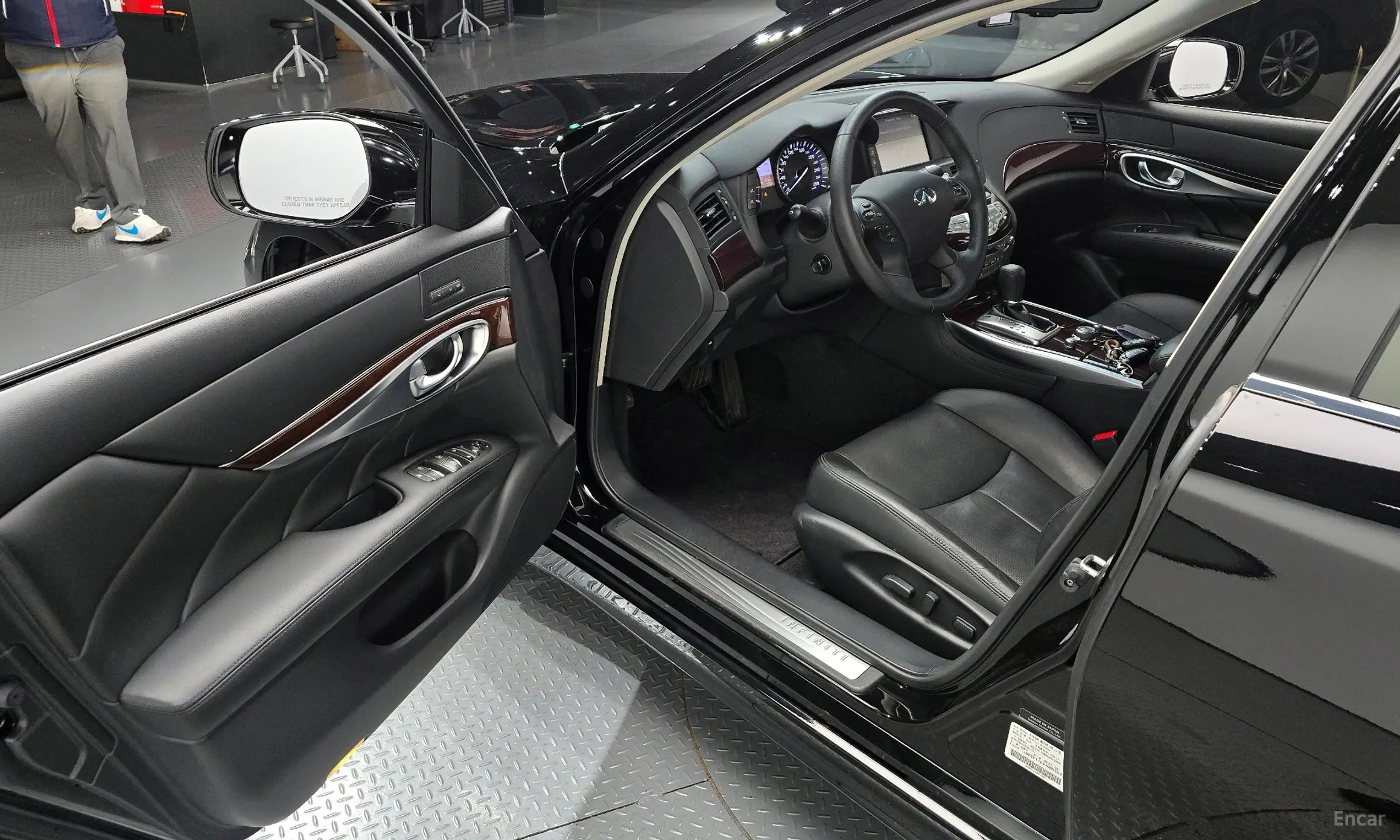 Infiniti Q70 превью 10