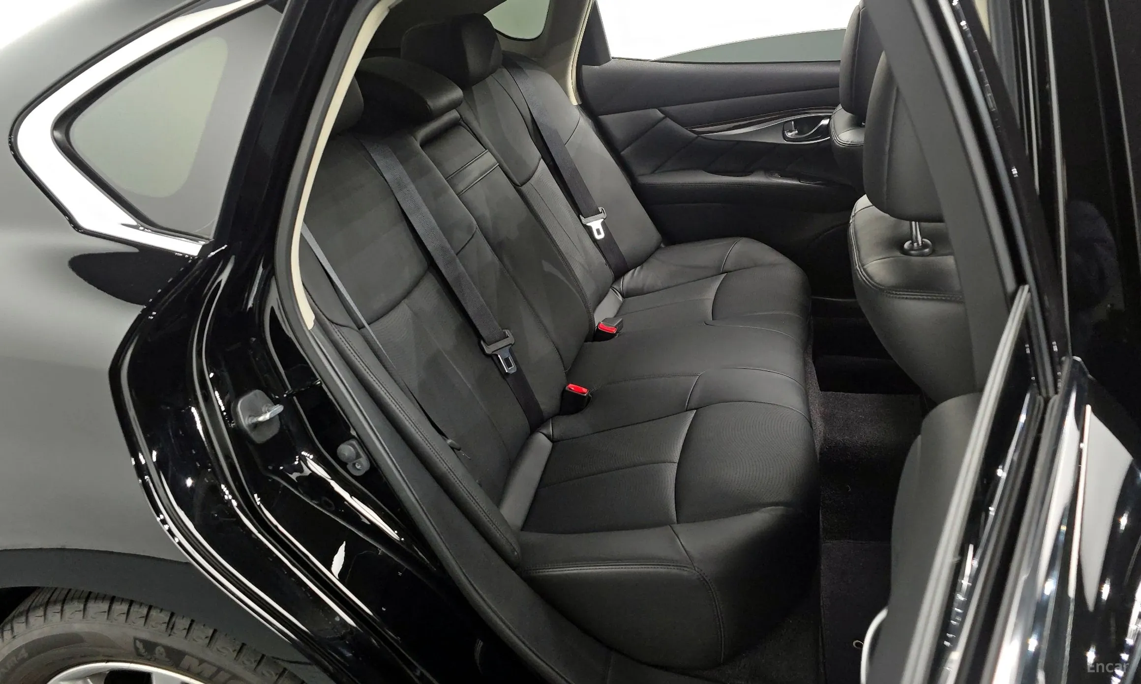 Infiniti Q70 превью 12
