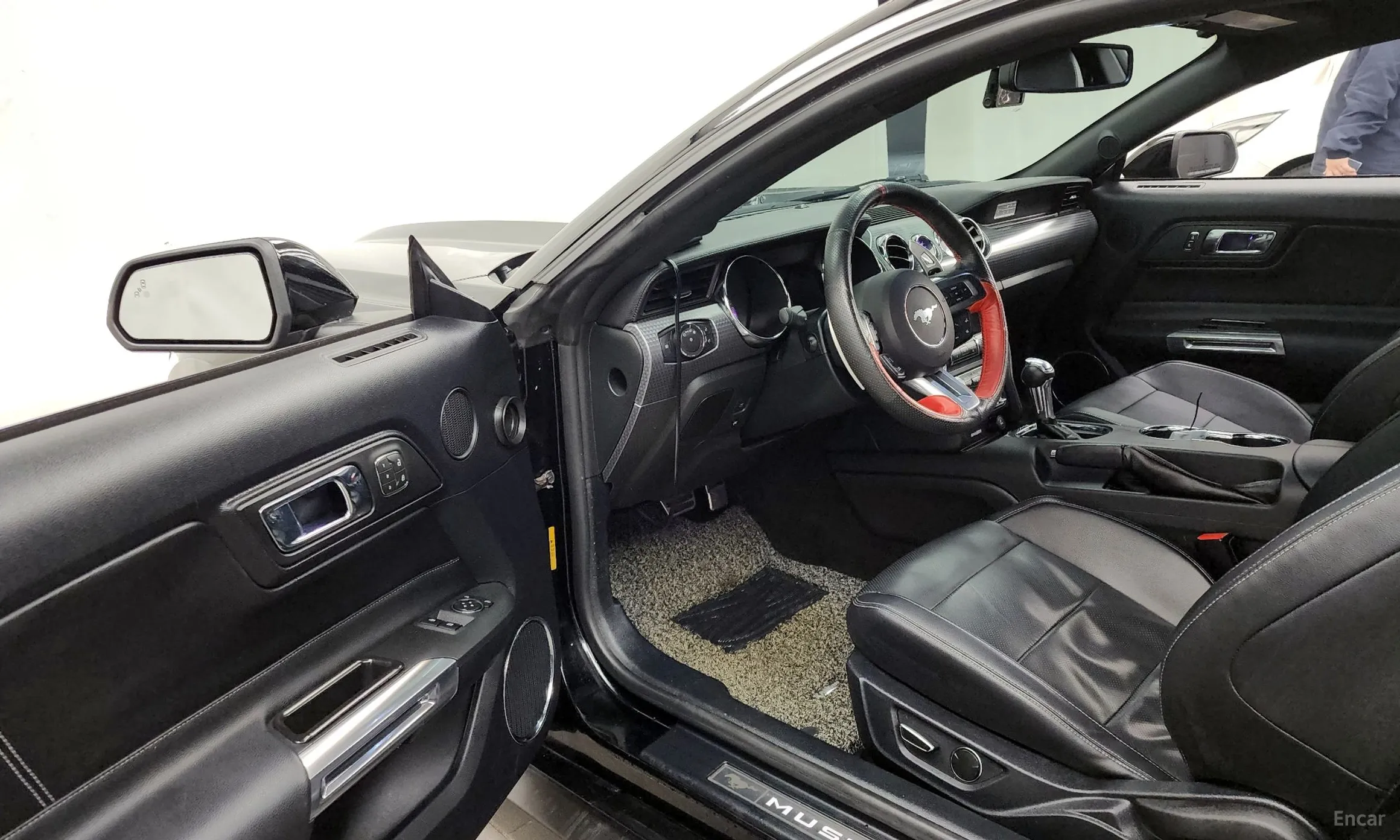 Ford Mustang превью 10