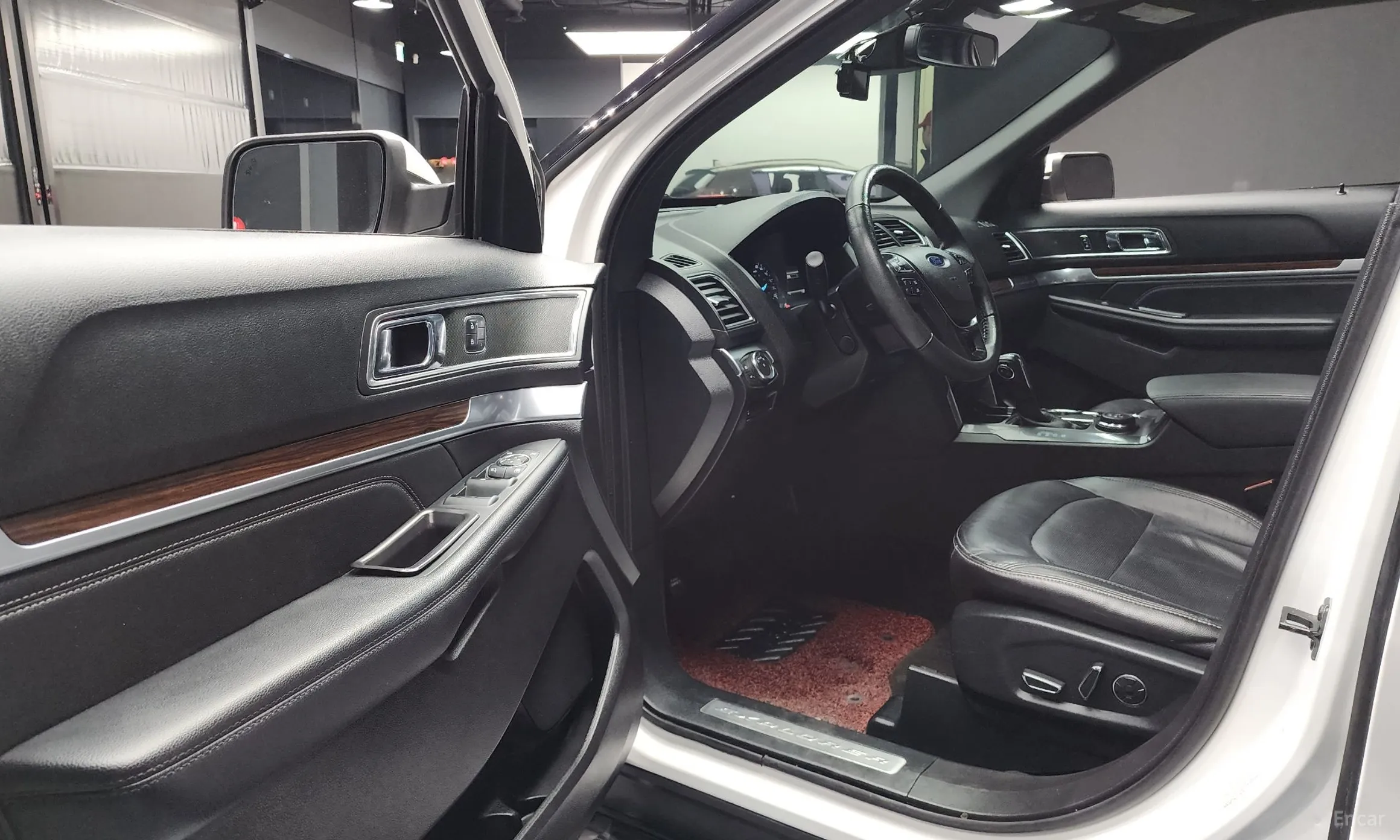 Ford Explorer превью 10