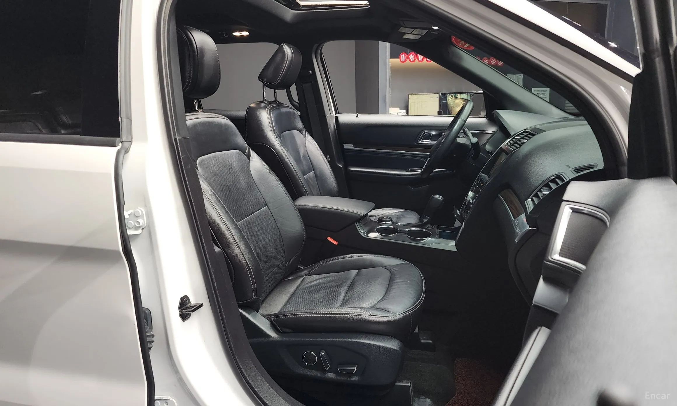 Ford Explorer превью 11