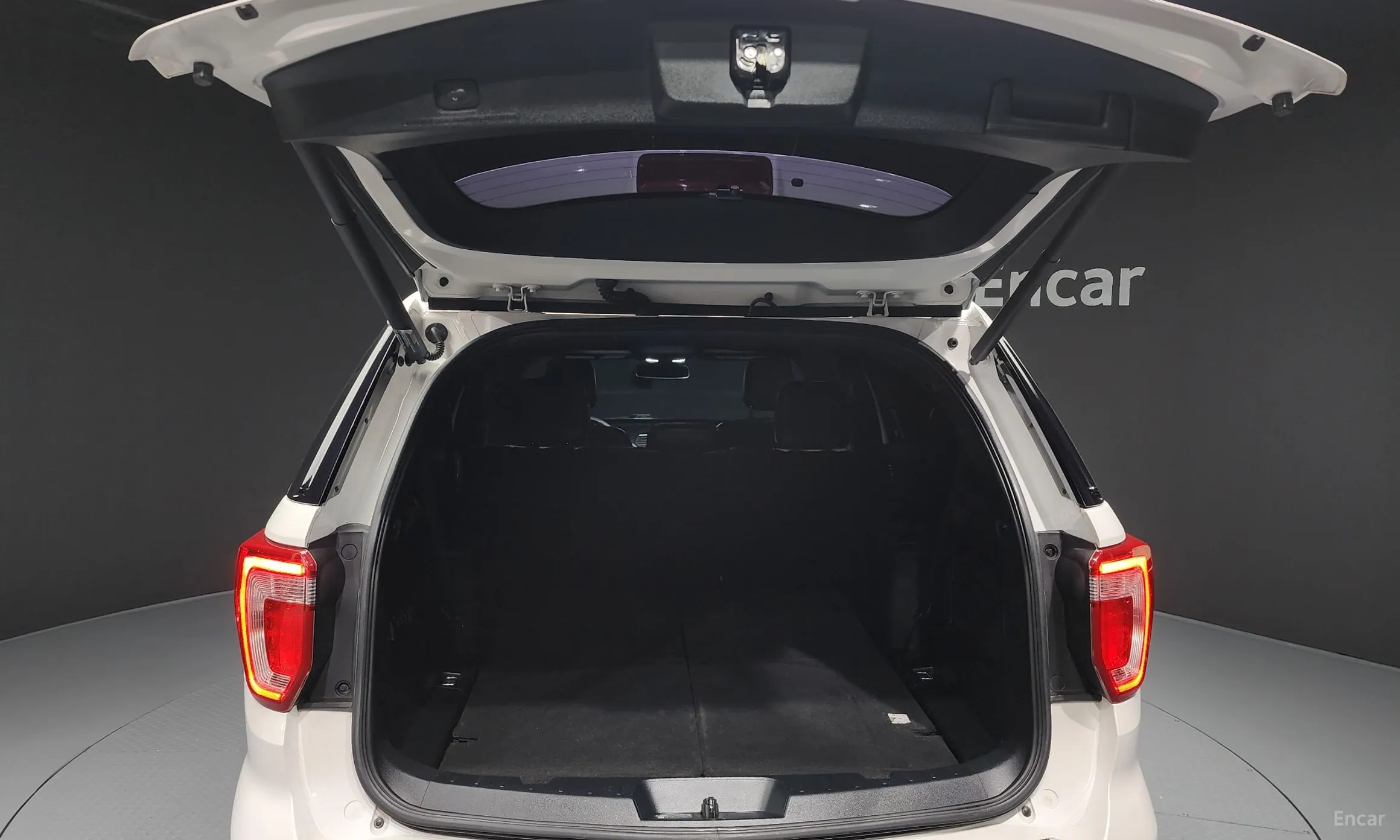 Ford Explorer превью 20
