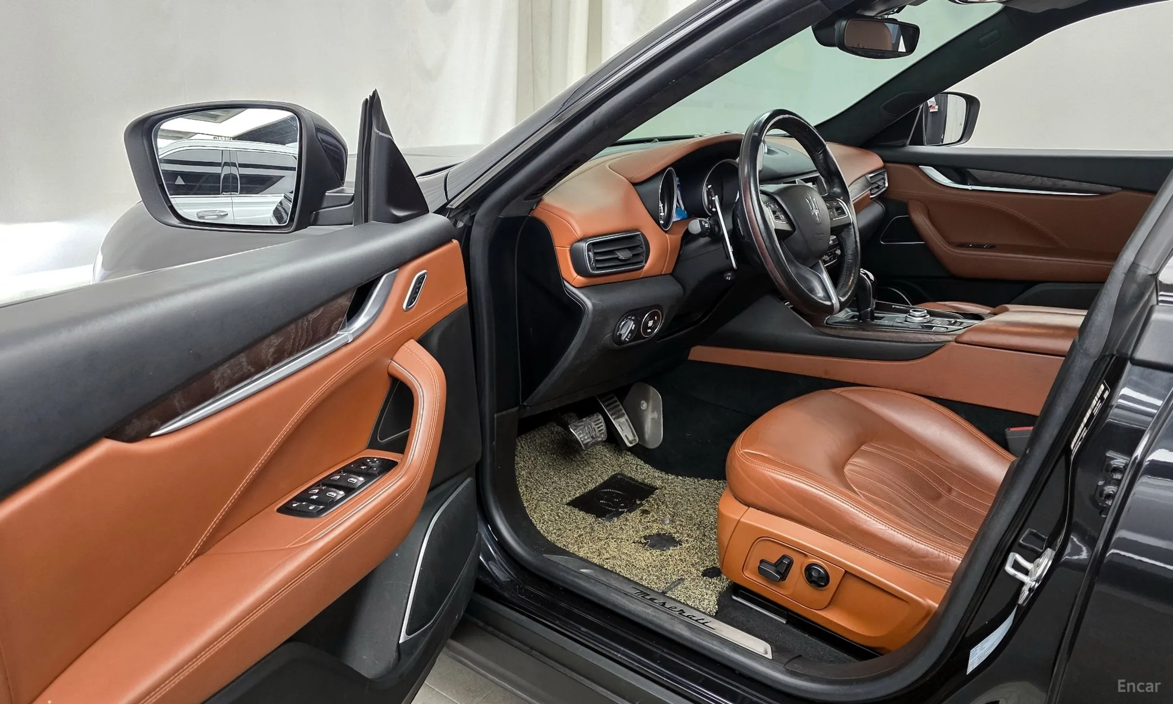 Maserati Levante превью 10