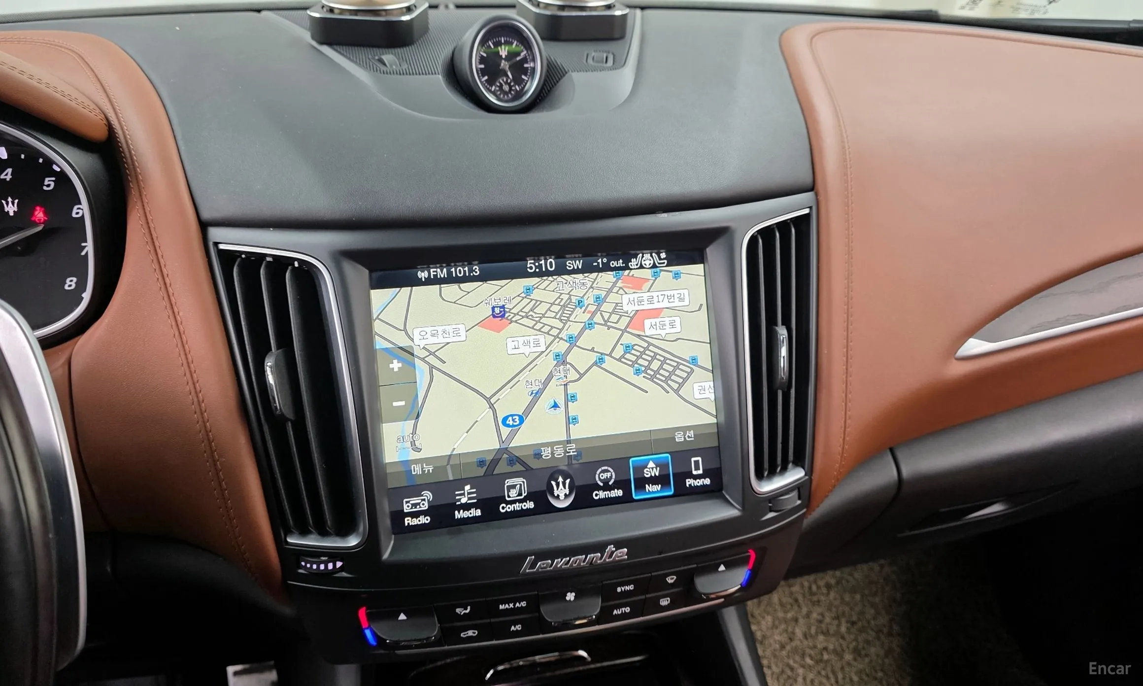 Maserati Levante превью 14