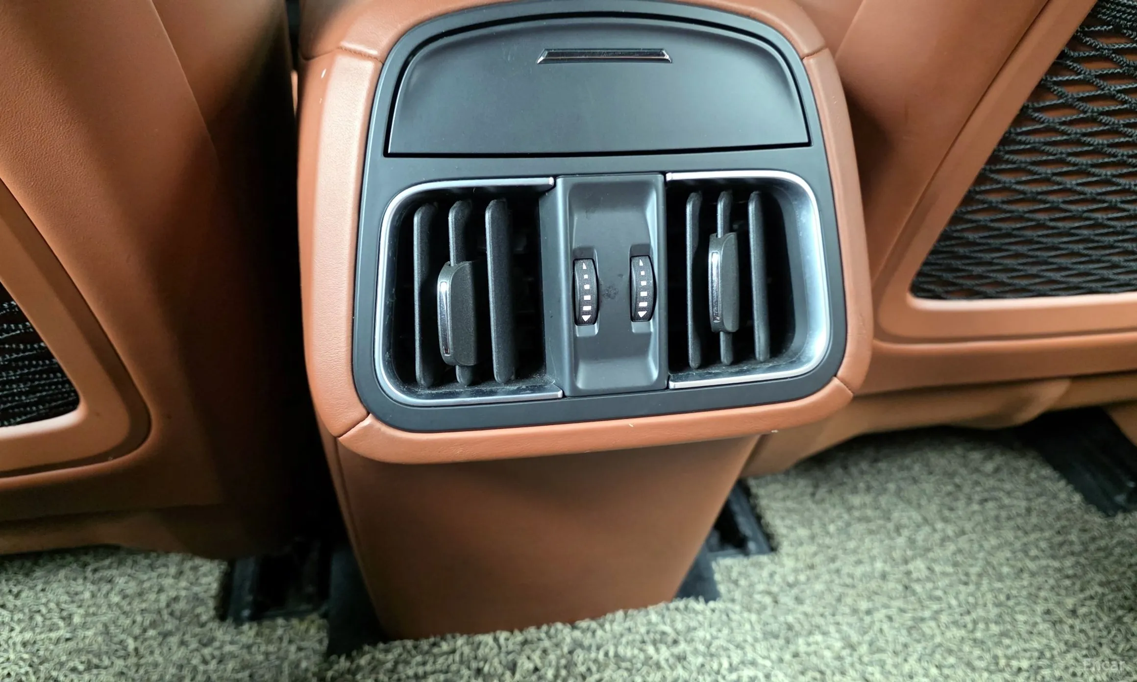 Maserati Levante превью 18
