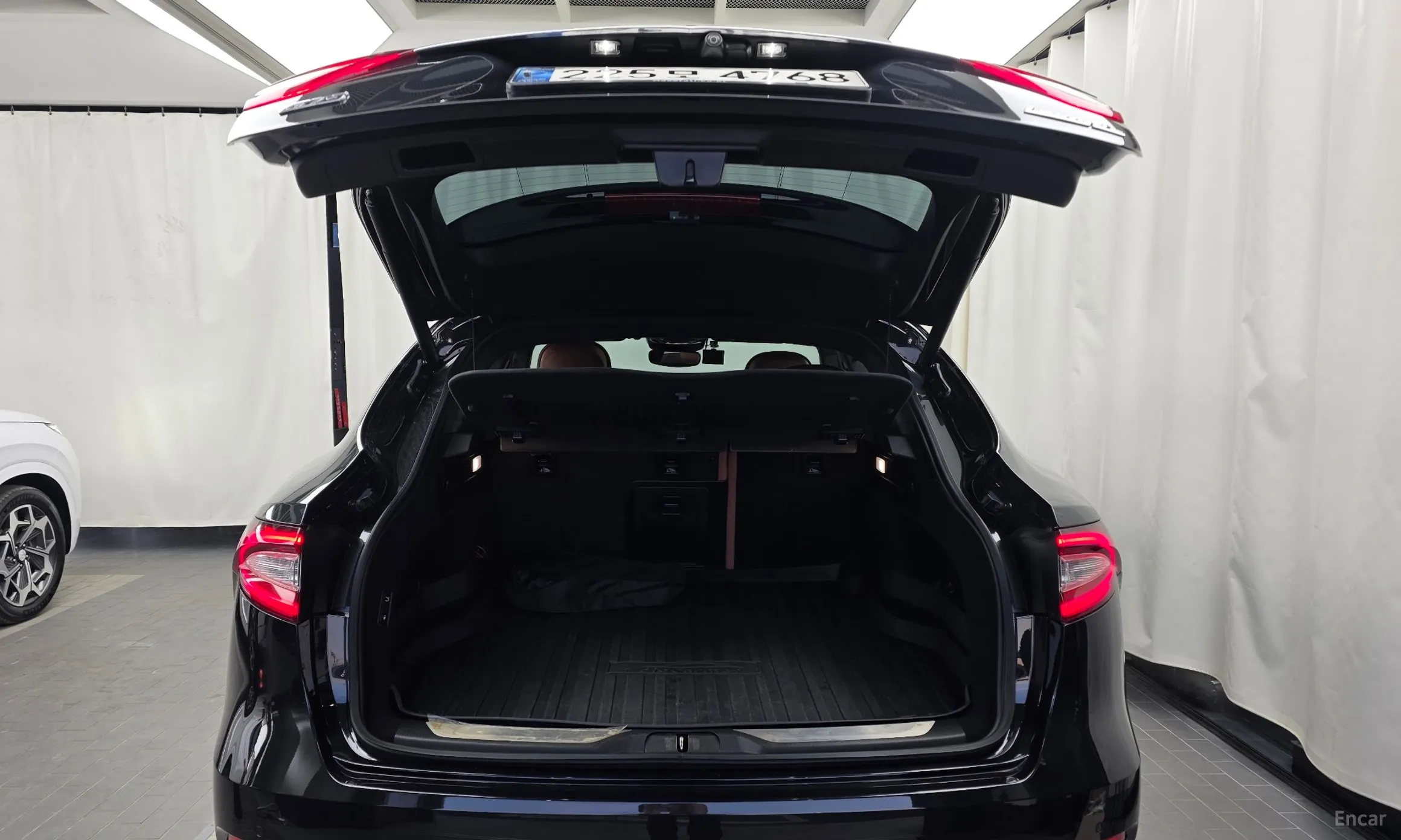 Maserati Levante превью 20