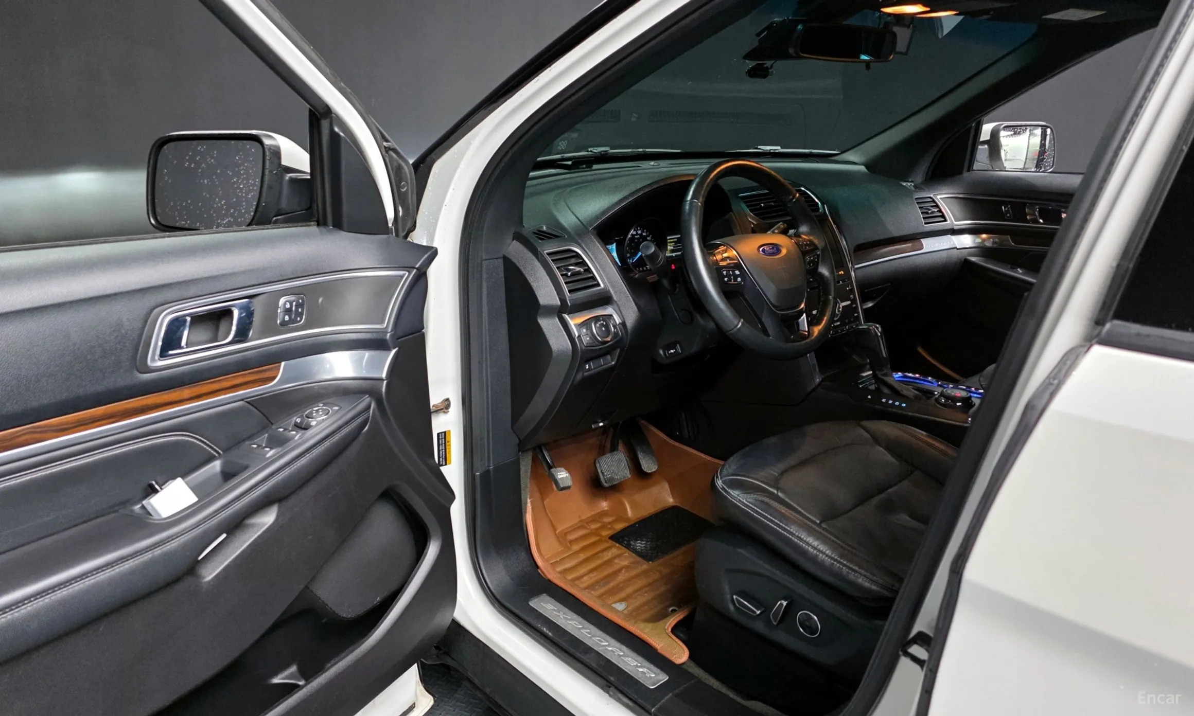 Ford Explorer превью 10