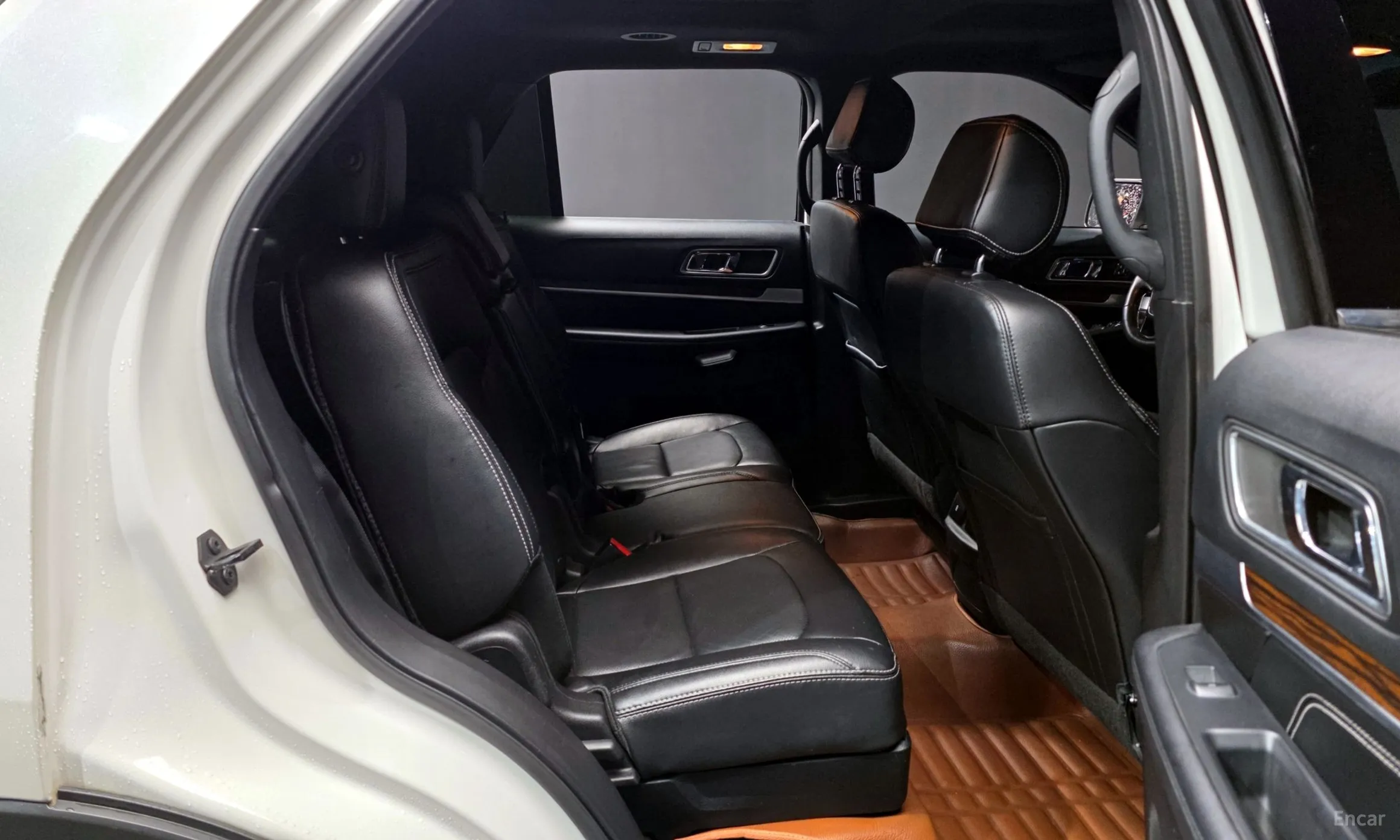 Ford Explorer превью 12