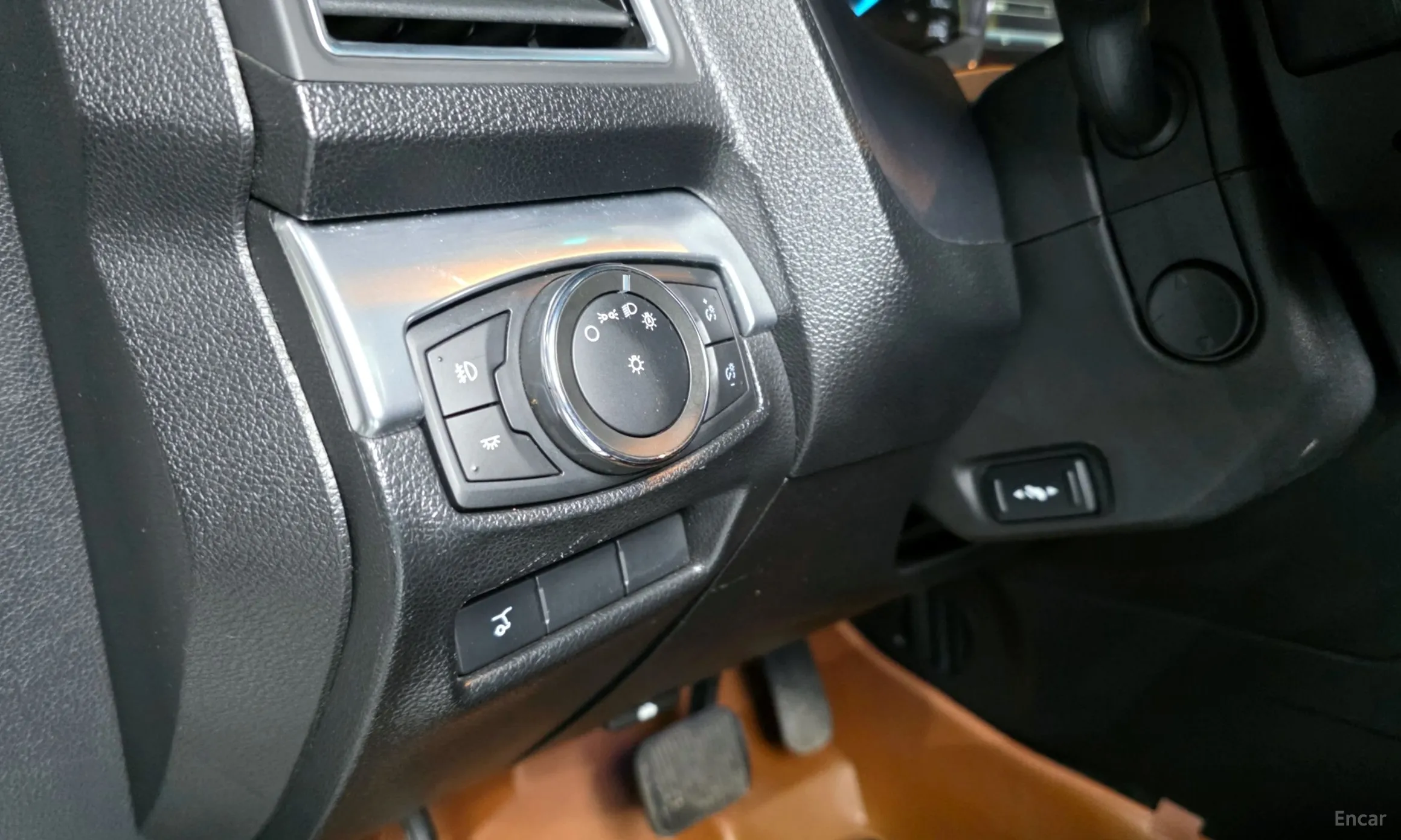 Ford Explorer превью 17