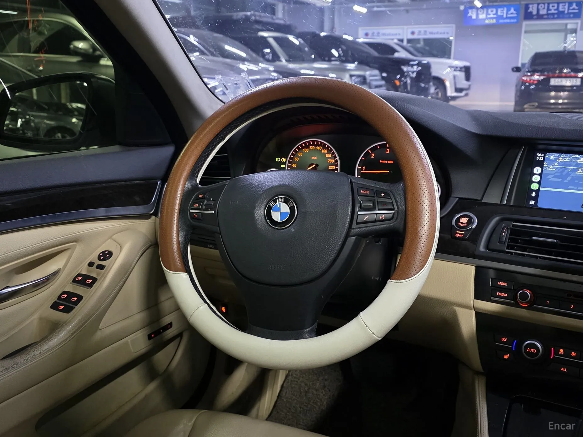 BMW 5 Series (F10) превью 12