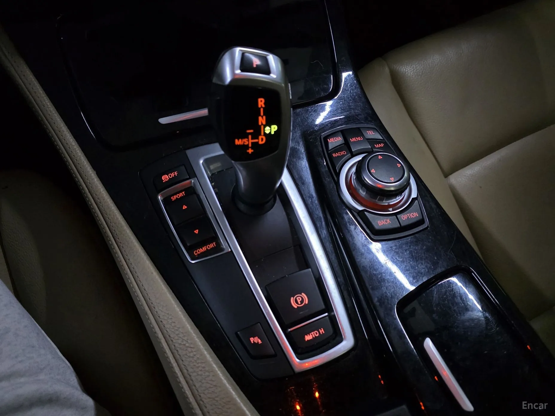 BMW 5 Series (F10) превью 15