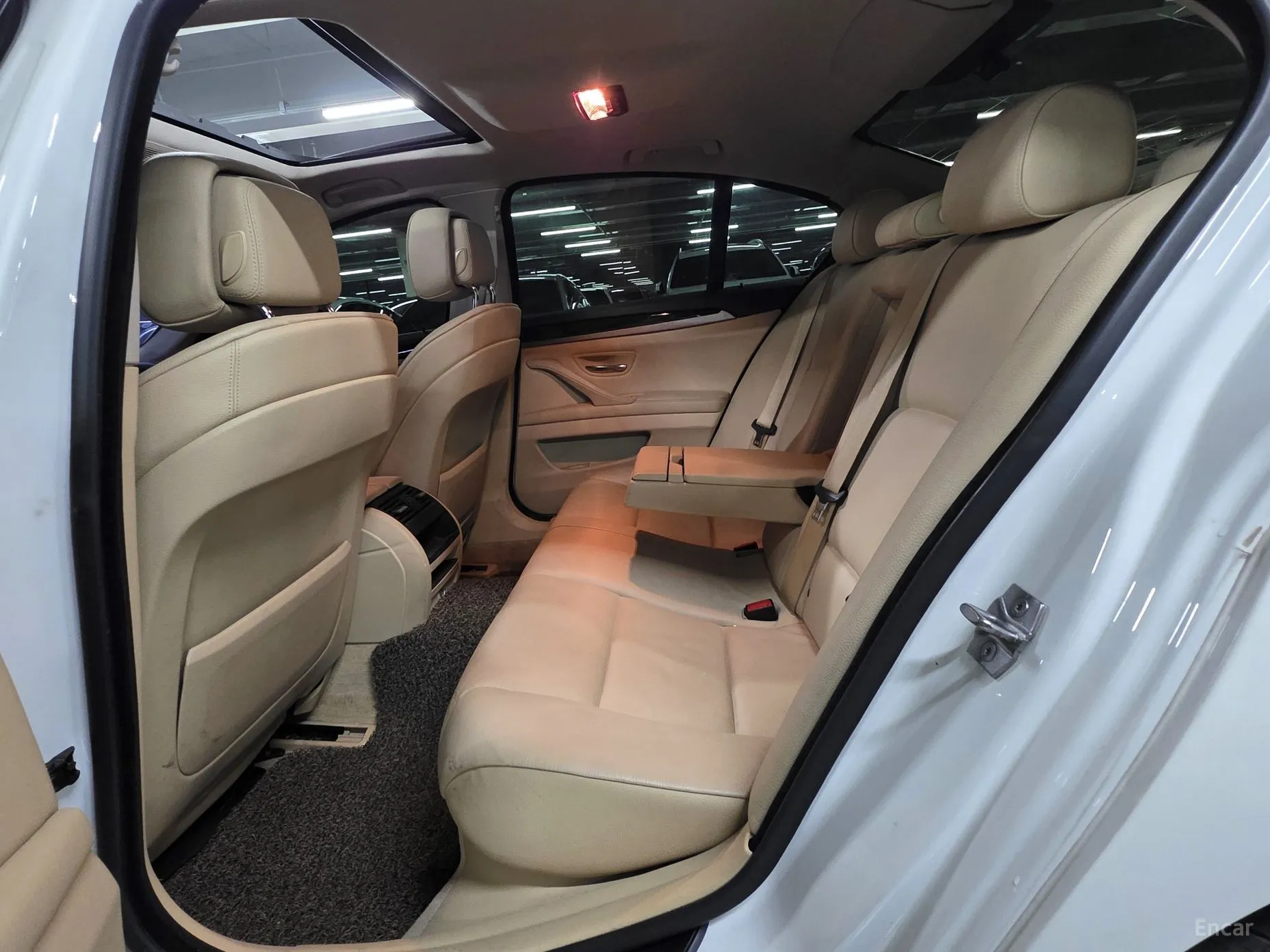 BMW 5 Series (F10) превью 19