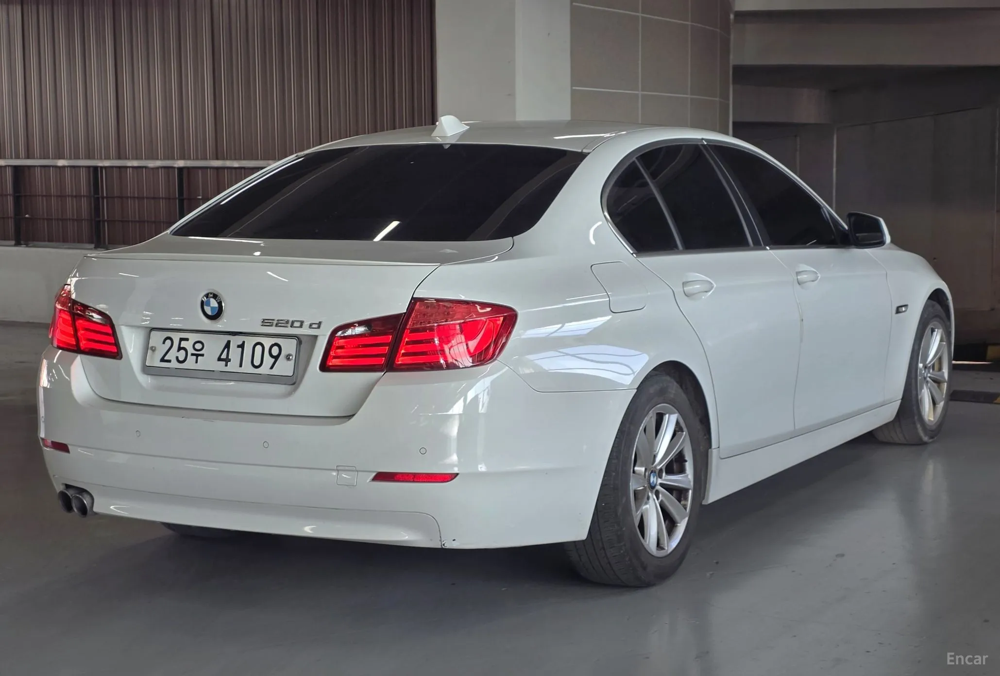 BMW 5 Series (F10) превью 5