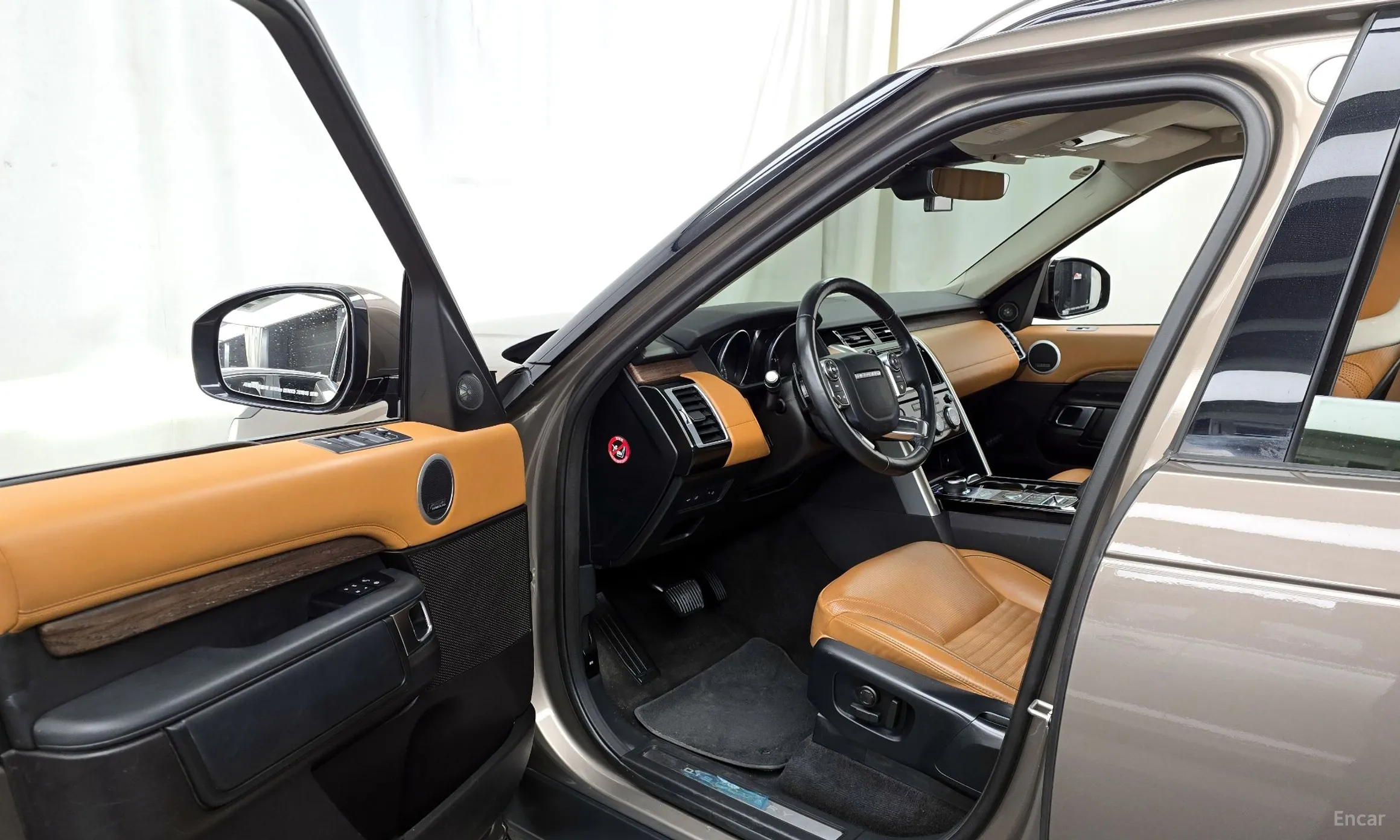 Land Rover Discovery 5 превью 10