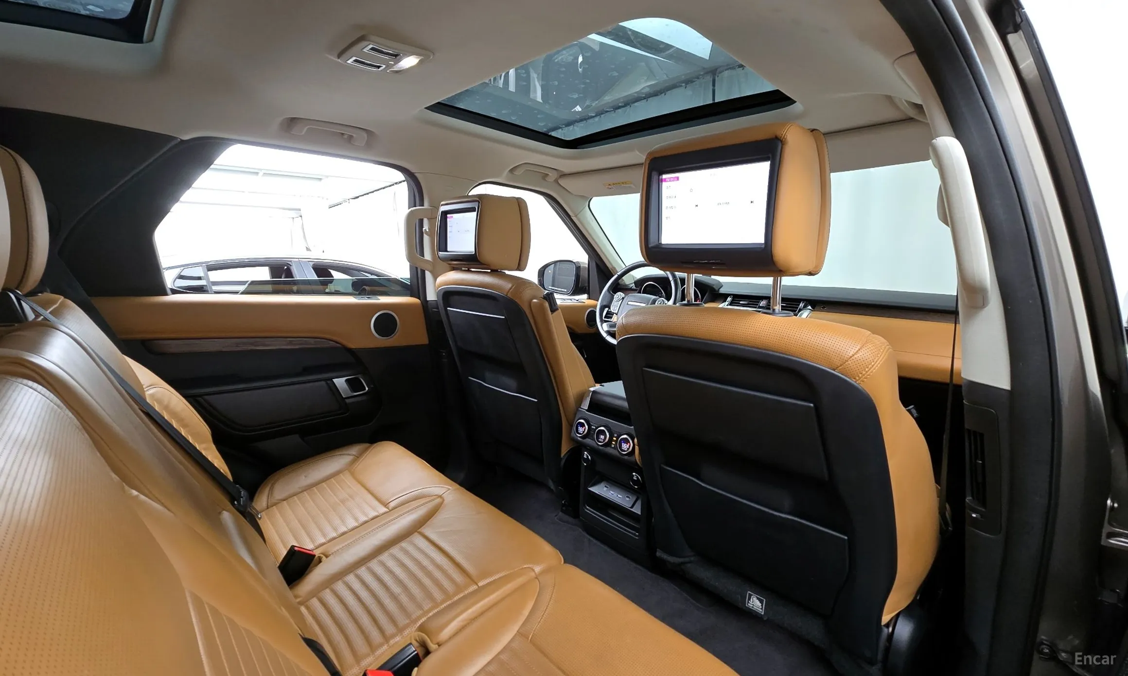 Land Rover Discovery 5 превью 12