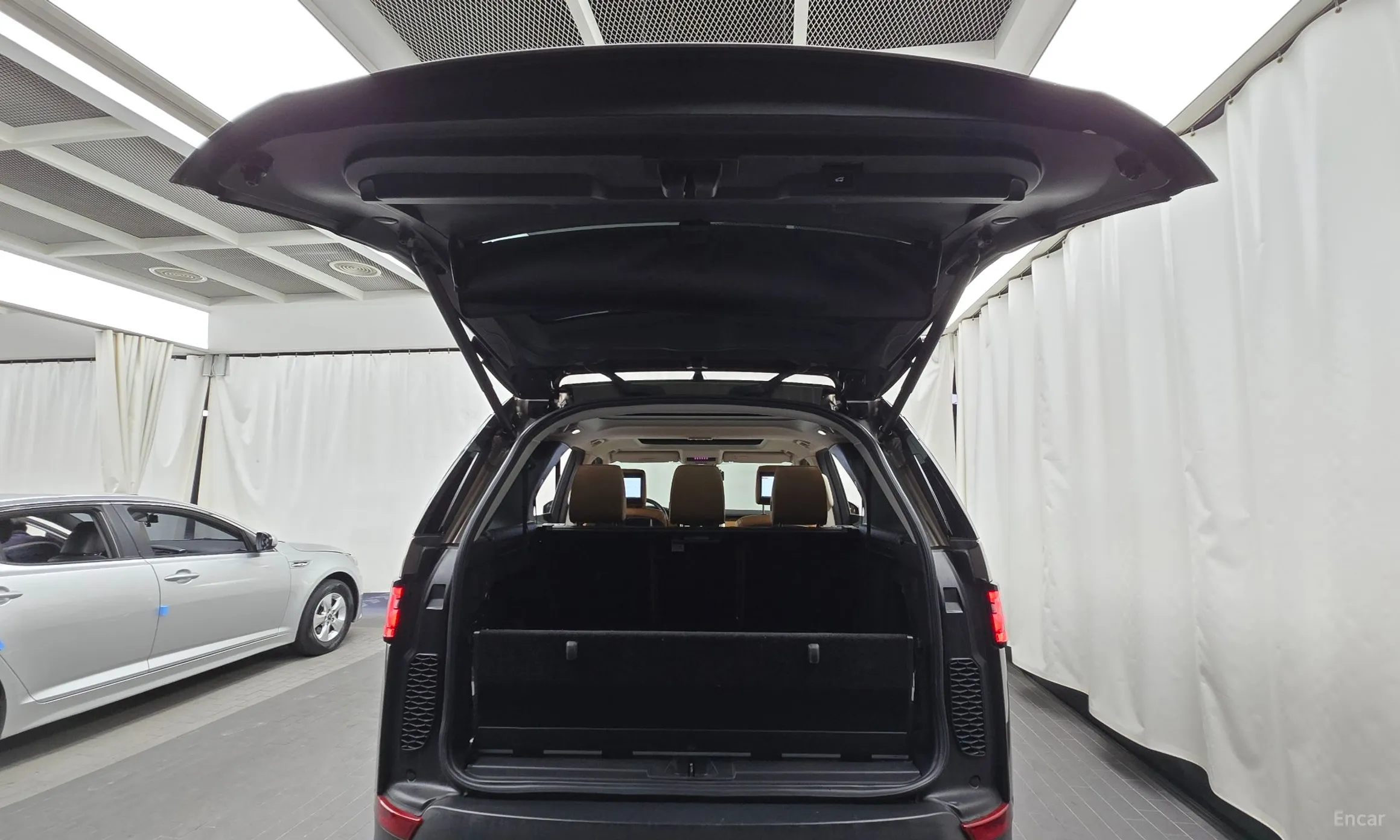Land Rover Discovery 5 превью 20