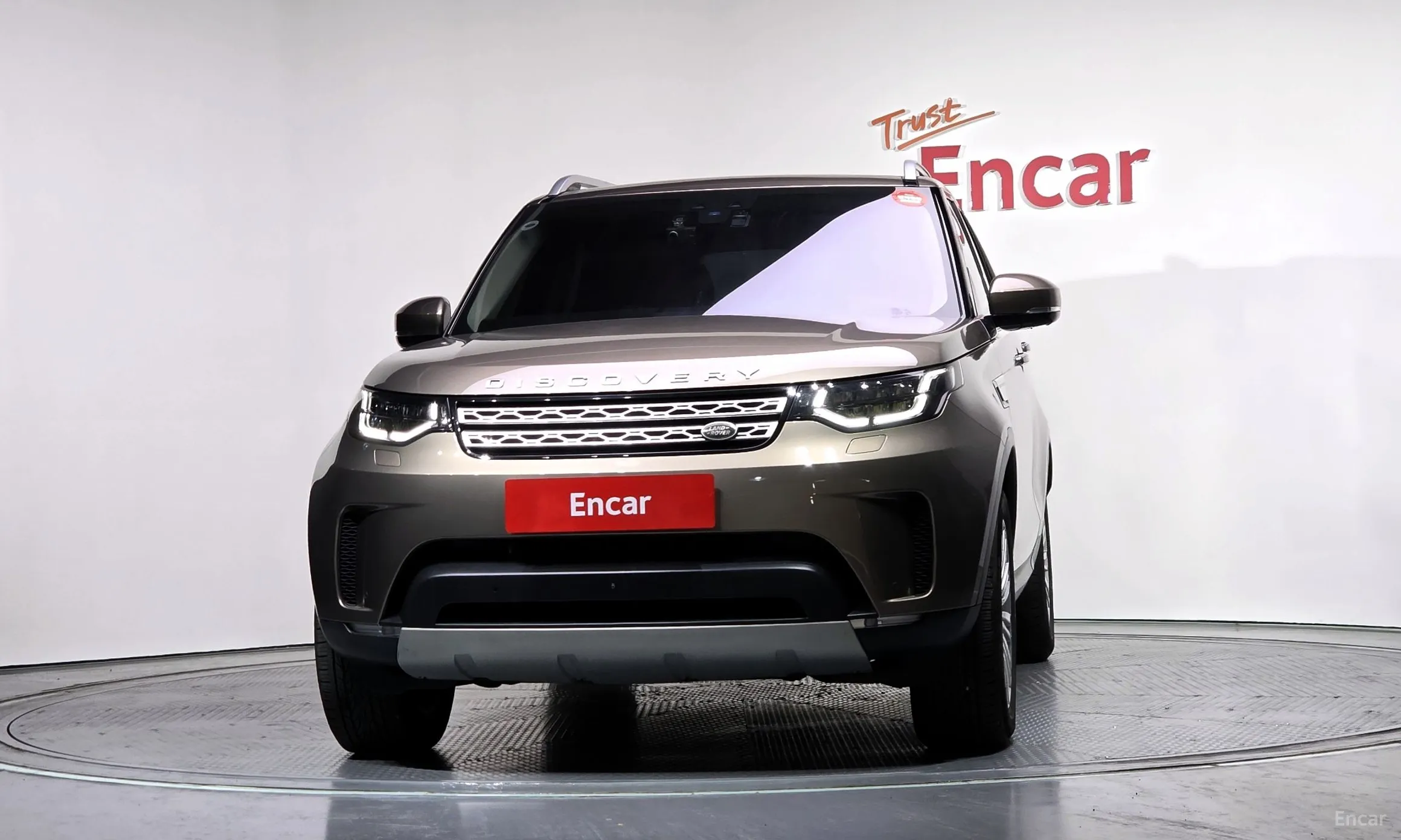 Land Rover Discovery 5 превью 3