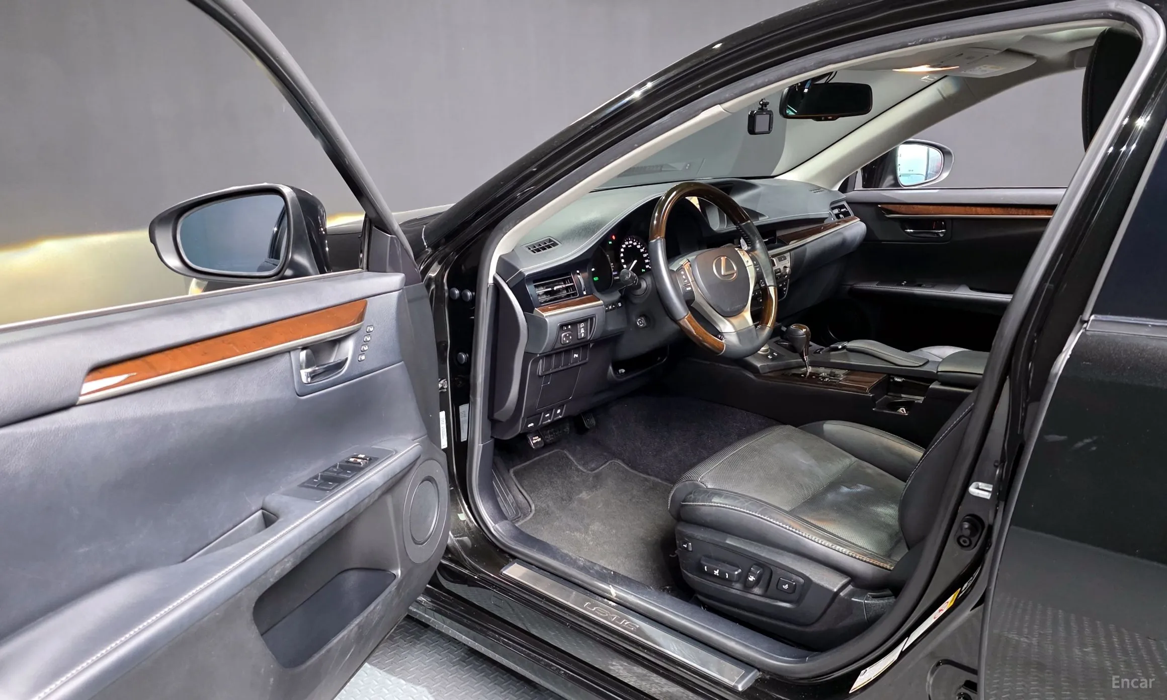 Lexus New ES300h превью 10